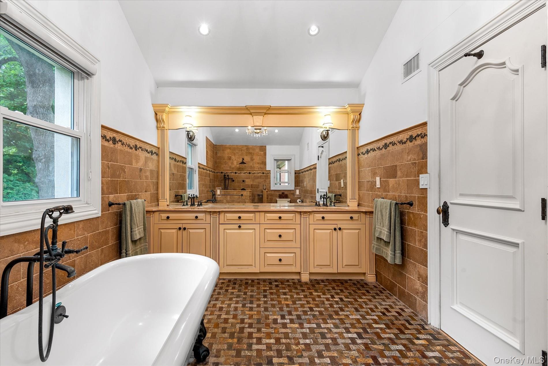 #16 photo, 532 E Shore Road, Great Neck , NY 11024