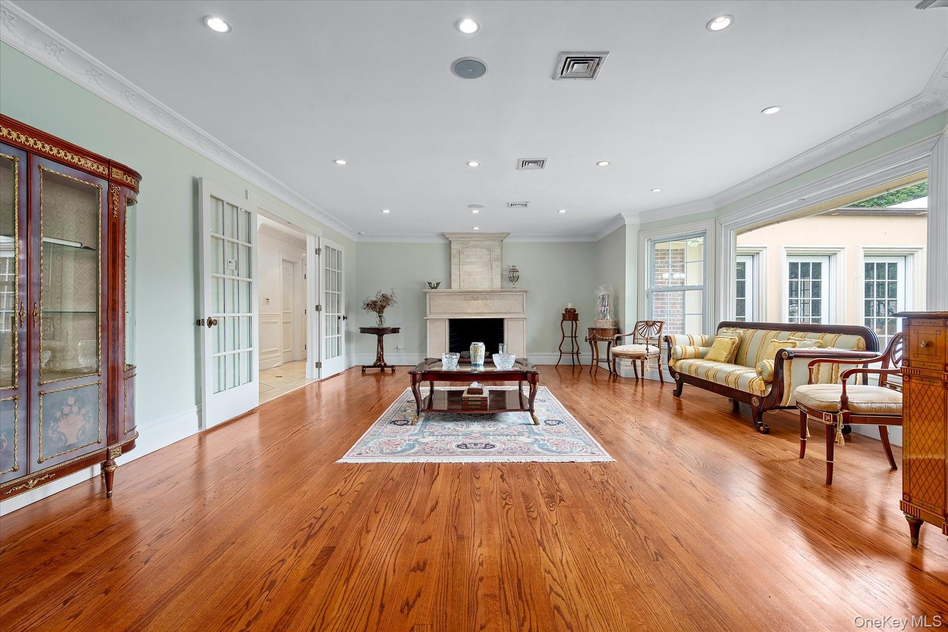 #6 photo, 532 E Shore Road, Great Neck , NY 11024