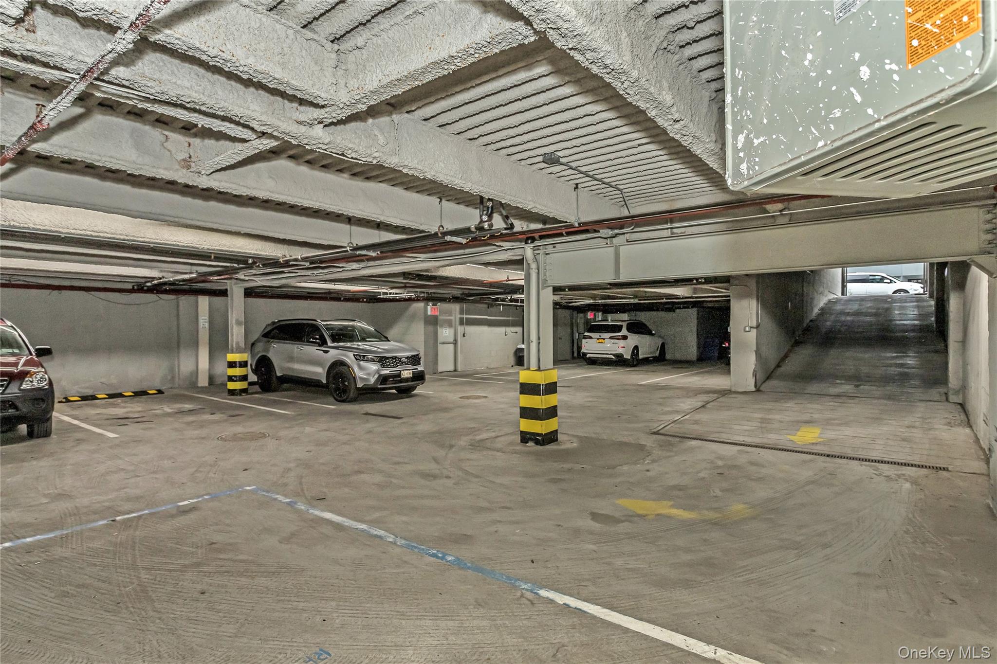 #12 photo, 210-08/12 Northern Boulevard, クイーンズ区 Bayside , NY 11361