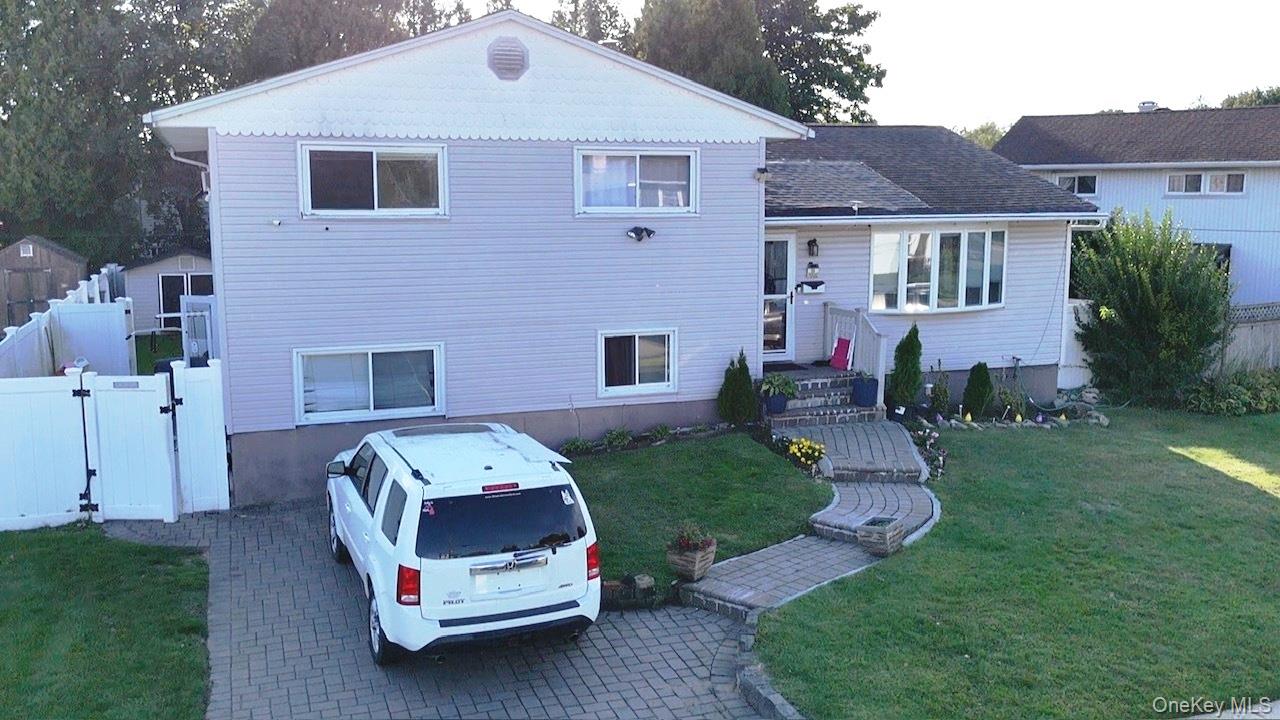 #2 photo, 58 Narcissus Avenue, Hicksville , NY 11801