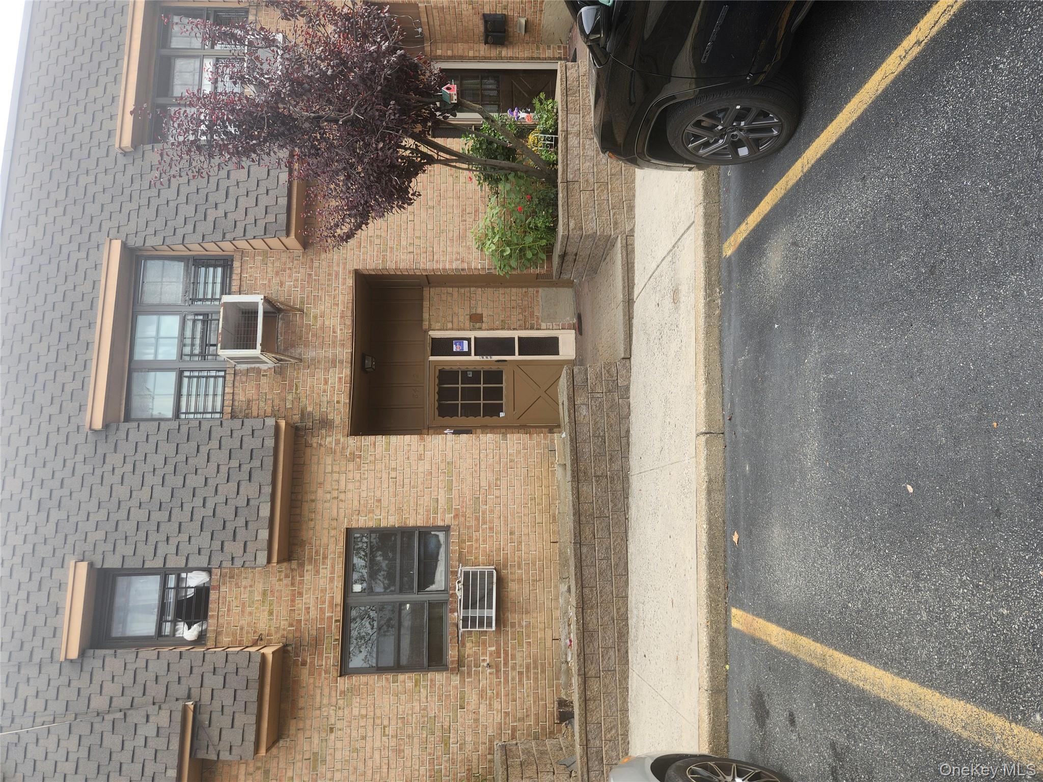 #1 photo, 8412 98th Street, クイーンズ区 Woodhaven , NY 11421
