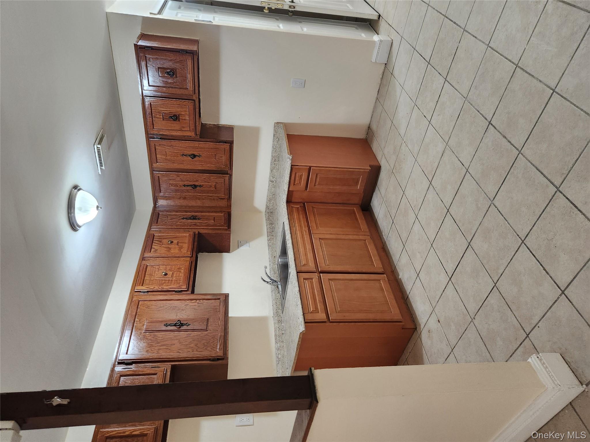 #3 photo, 8412 98th Street, クイーンズ区 Woodhaven , NY 11421