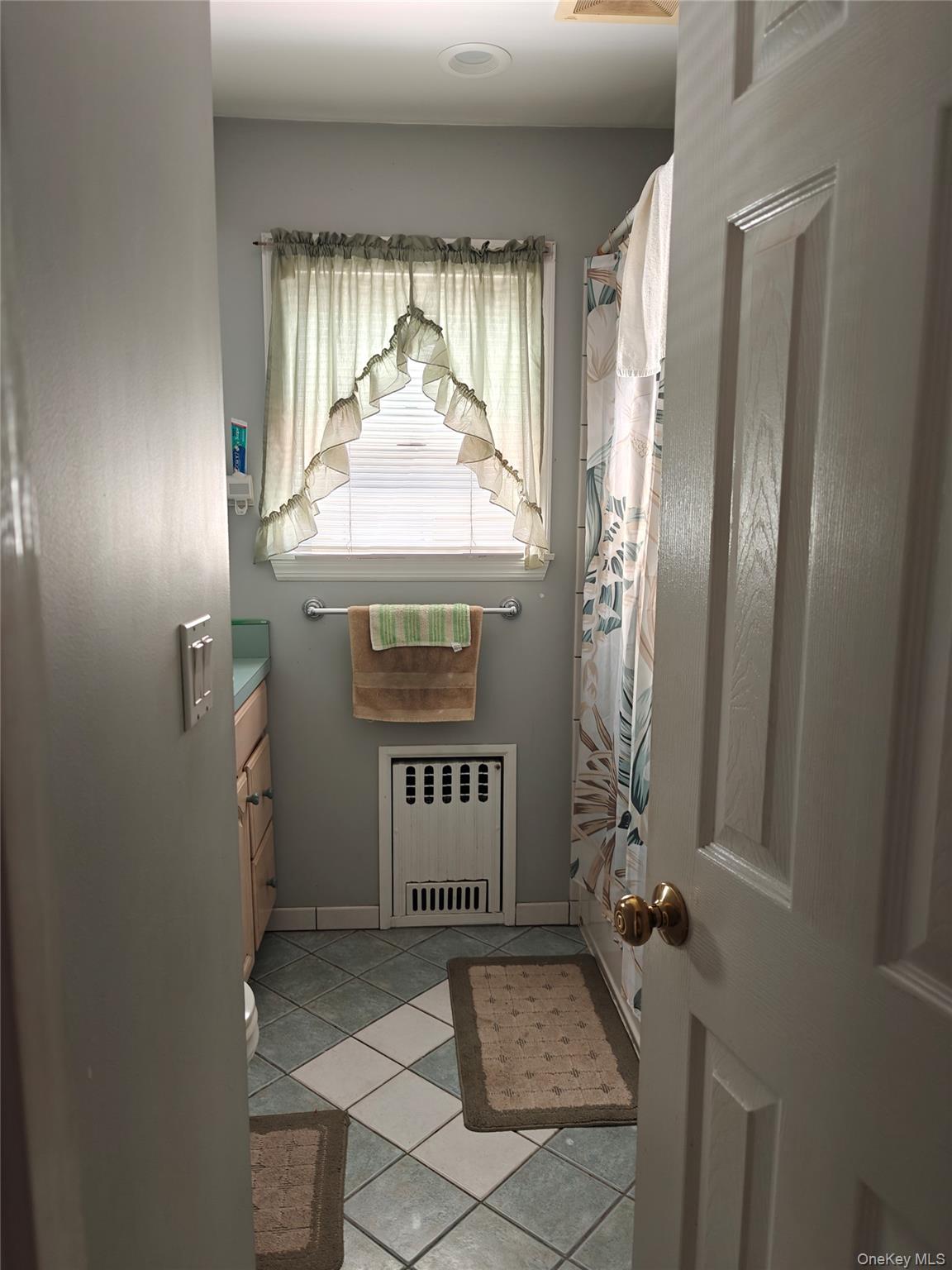 #4 photo, 28 High Avenue, Glen Cove , NY 11542