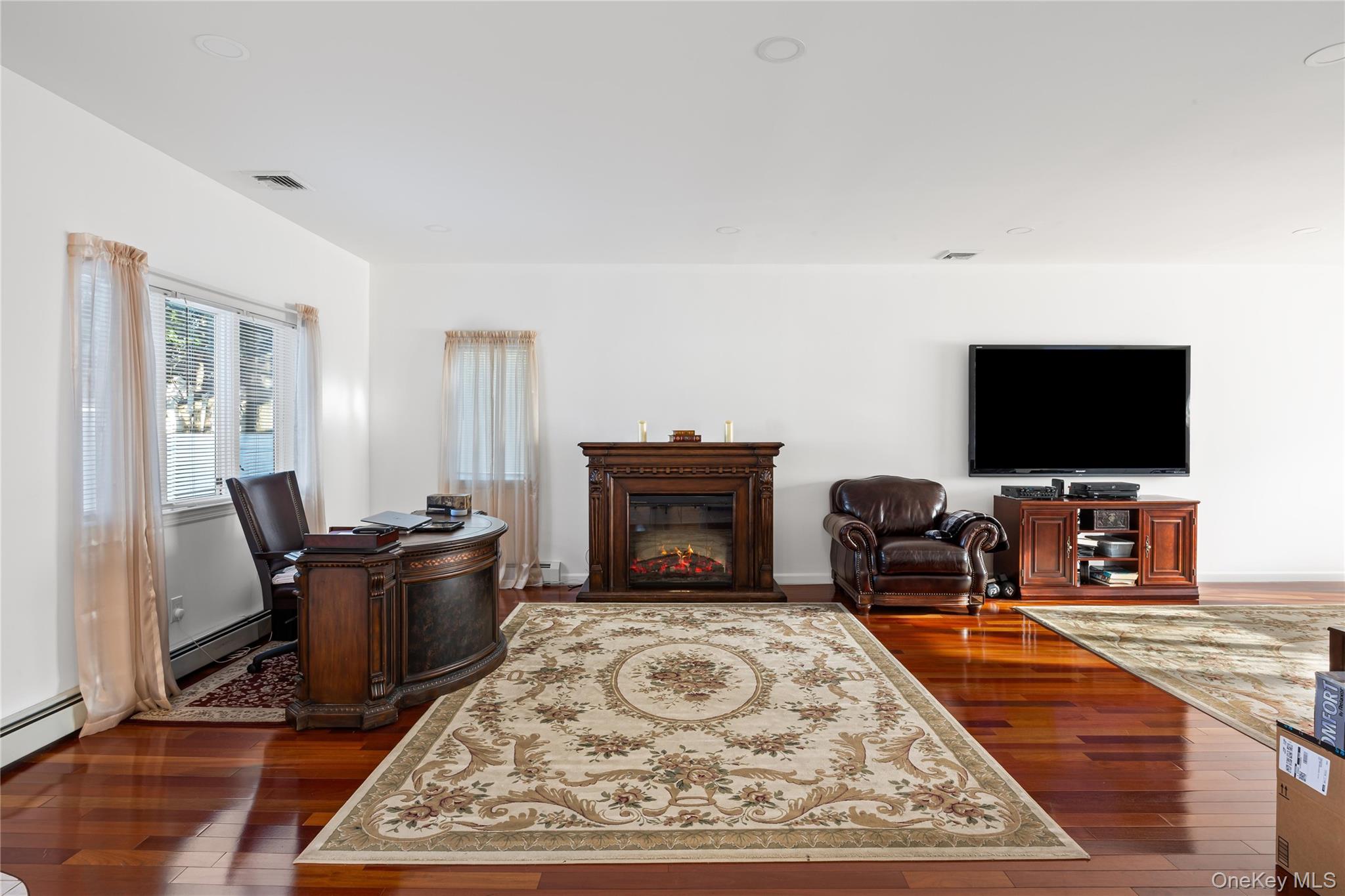 #13 photo, 170 McKinley Avenue, Franklin Square , NY 11010