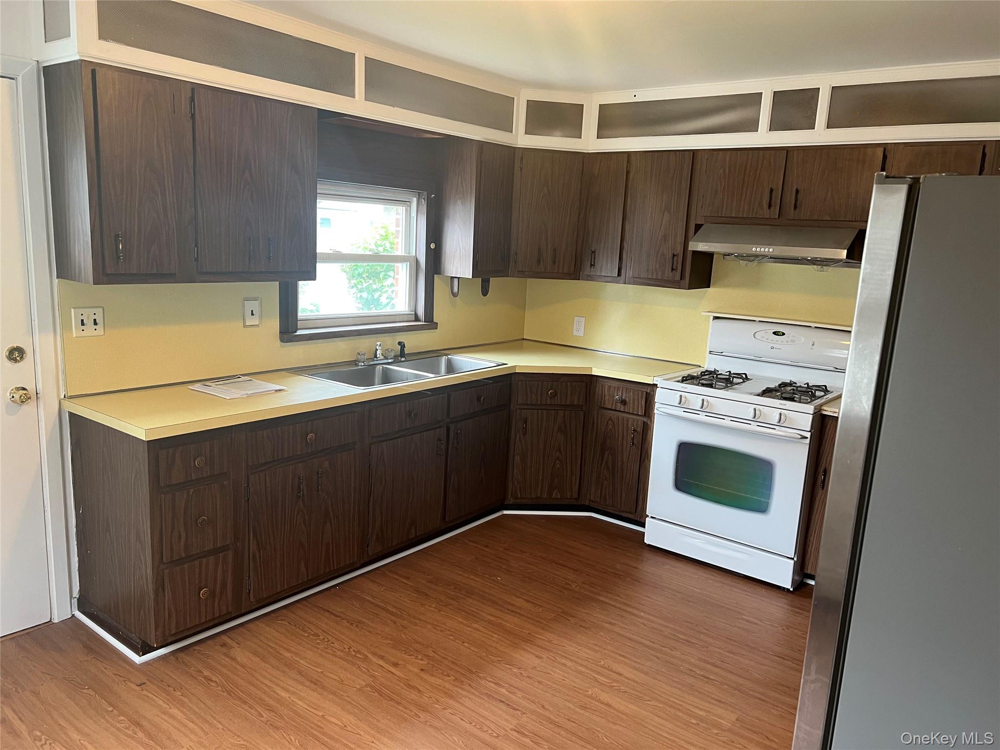 #5 photo, 8 Gables Road, Hicksville , NY 11801