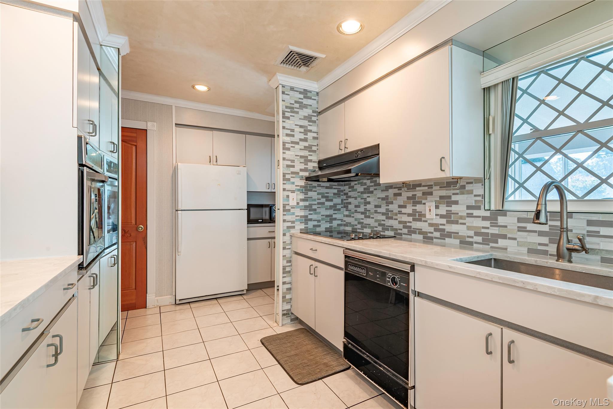 #14 photo, 6 Linden Street, Selden , NY 11784