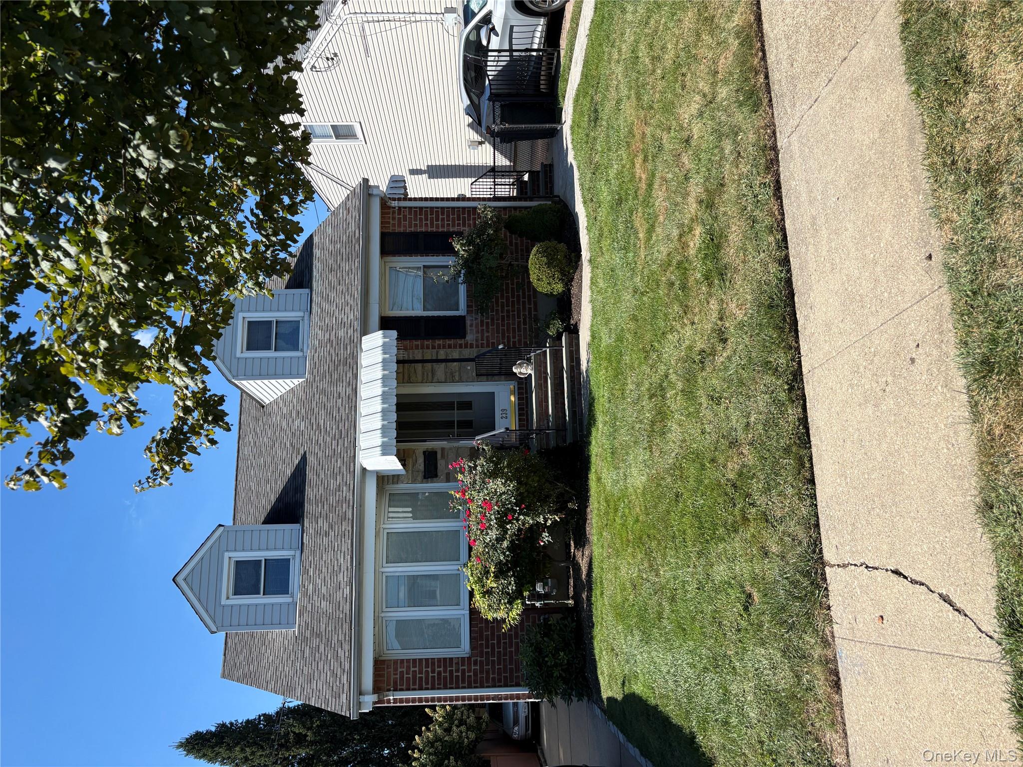 #1 photo, 239 McKinley Parkway, नासाउ काउंटी Mineola , NY 11501