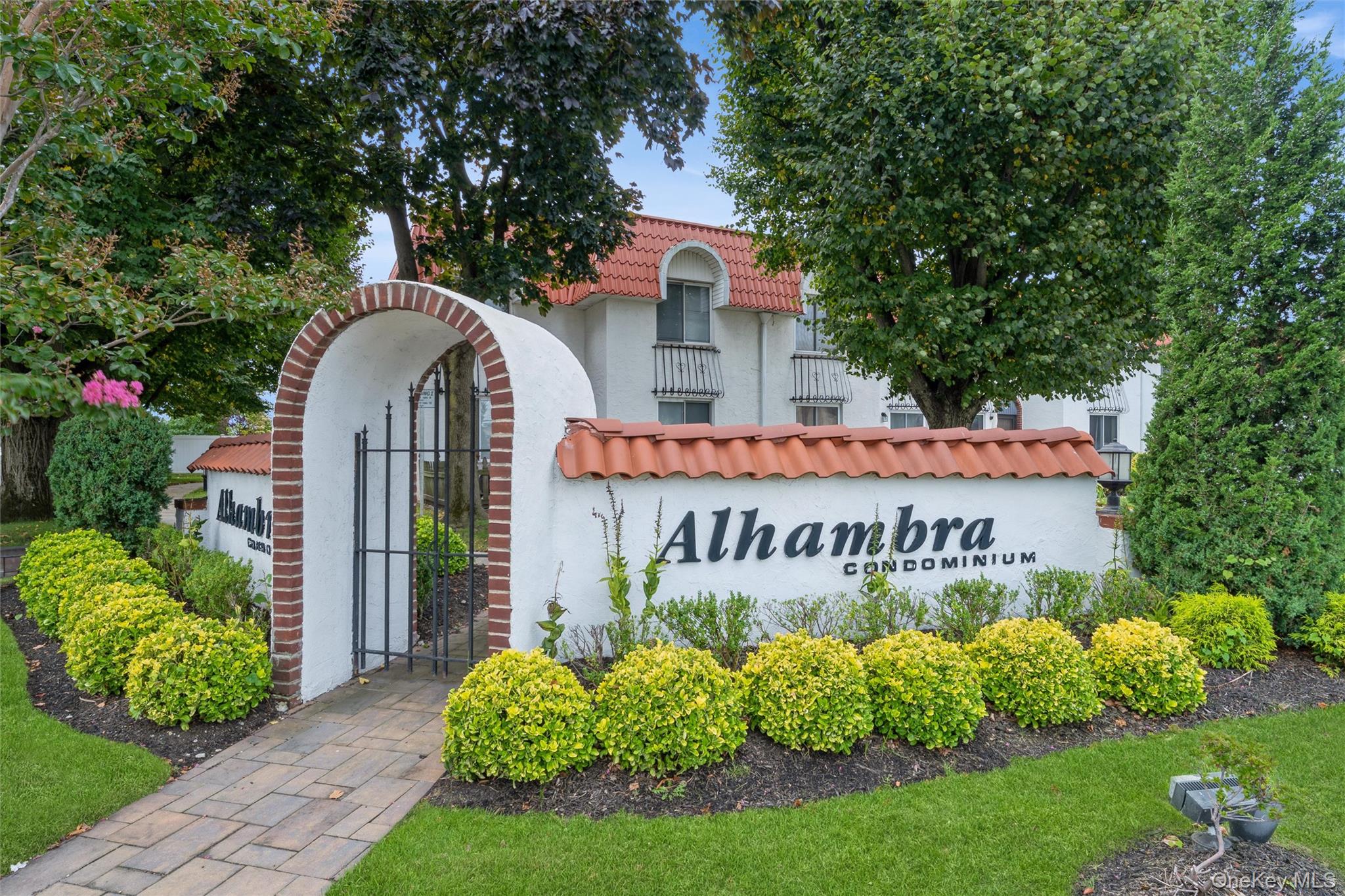 #1 photo, 69 Alhambra Drive, नासाउ काउंटी Oceanside , NY 11572