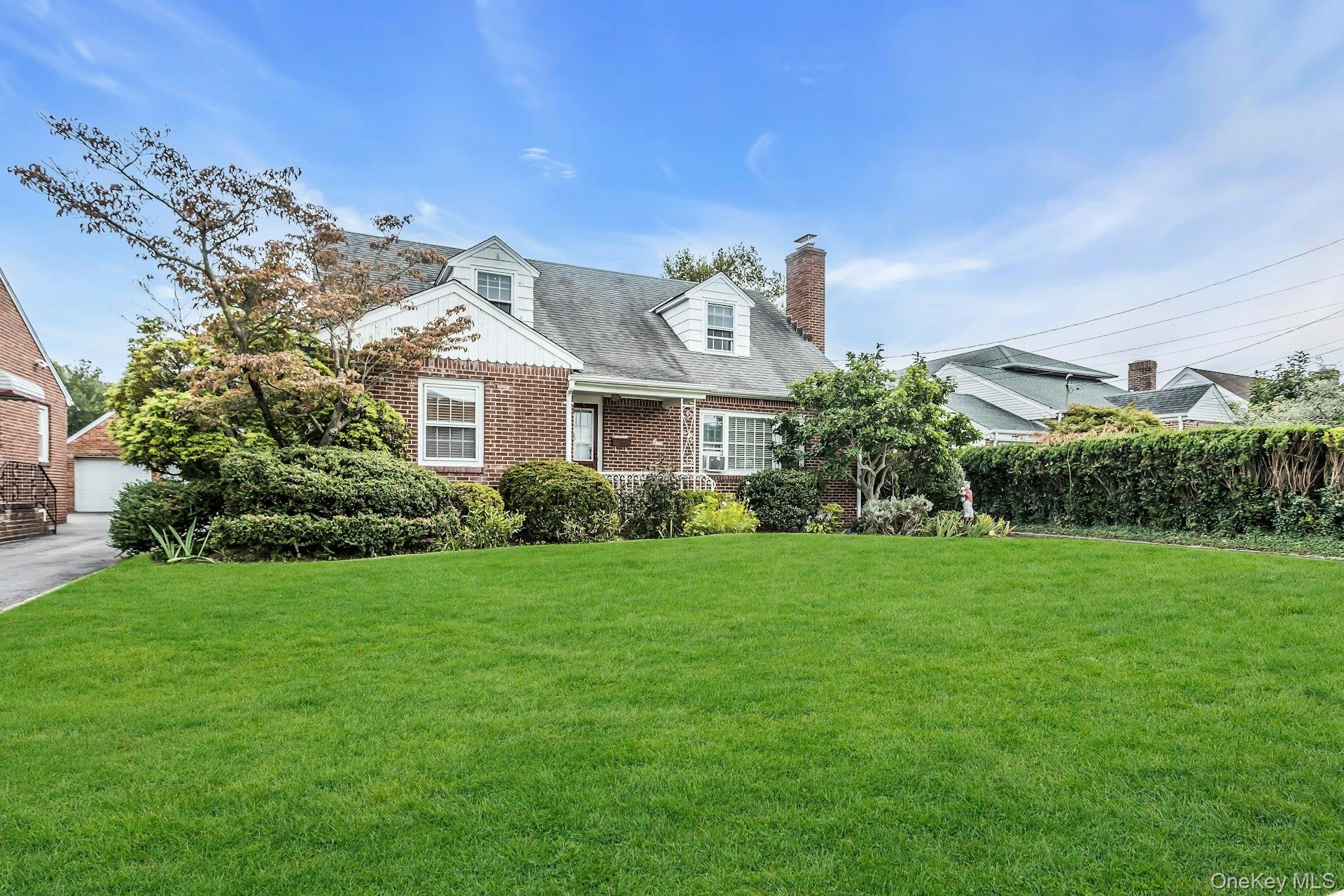 #1 photo, 8 Fox Street, नासाउ काउंटी Glen Cove , NY 11542