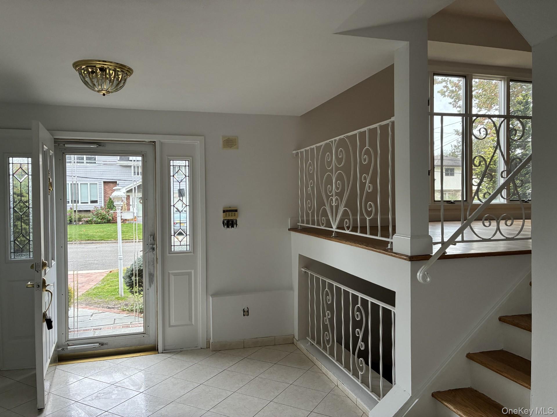 #1 photo, 20 Shelbourne Lane, Commack , NY 11725