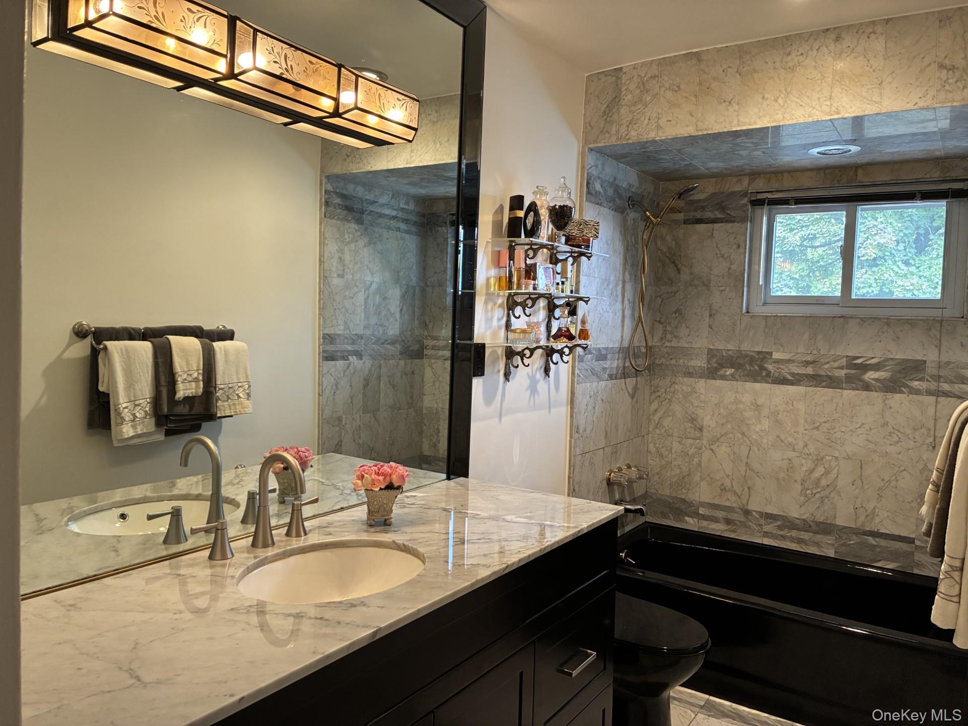 #19 photo, 20 Shelbourne Lane, Commack , NY 11725