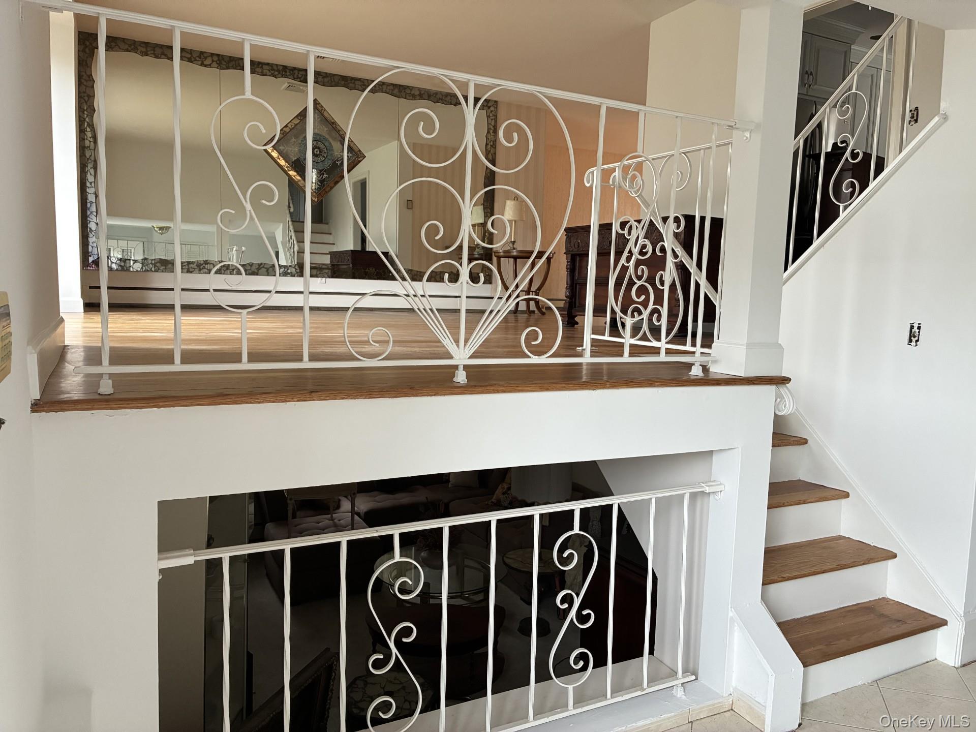 #2 photo, 20 Shelbourne Lane, Commack , NY 11725