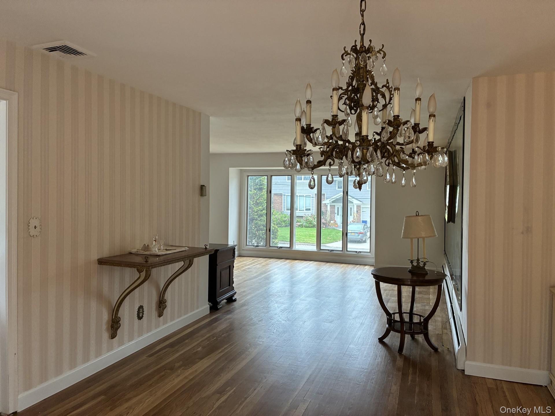 #5 photo, 20 Shelbourne Lane, Commack , NY 11725