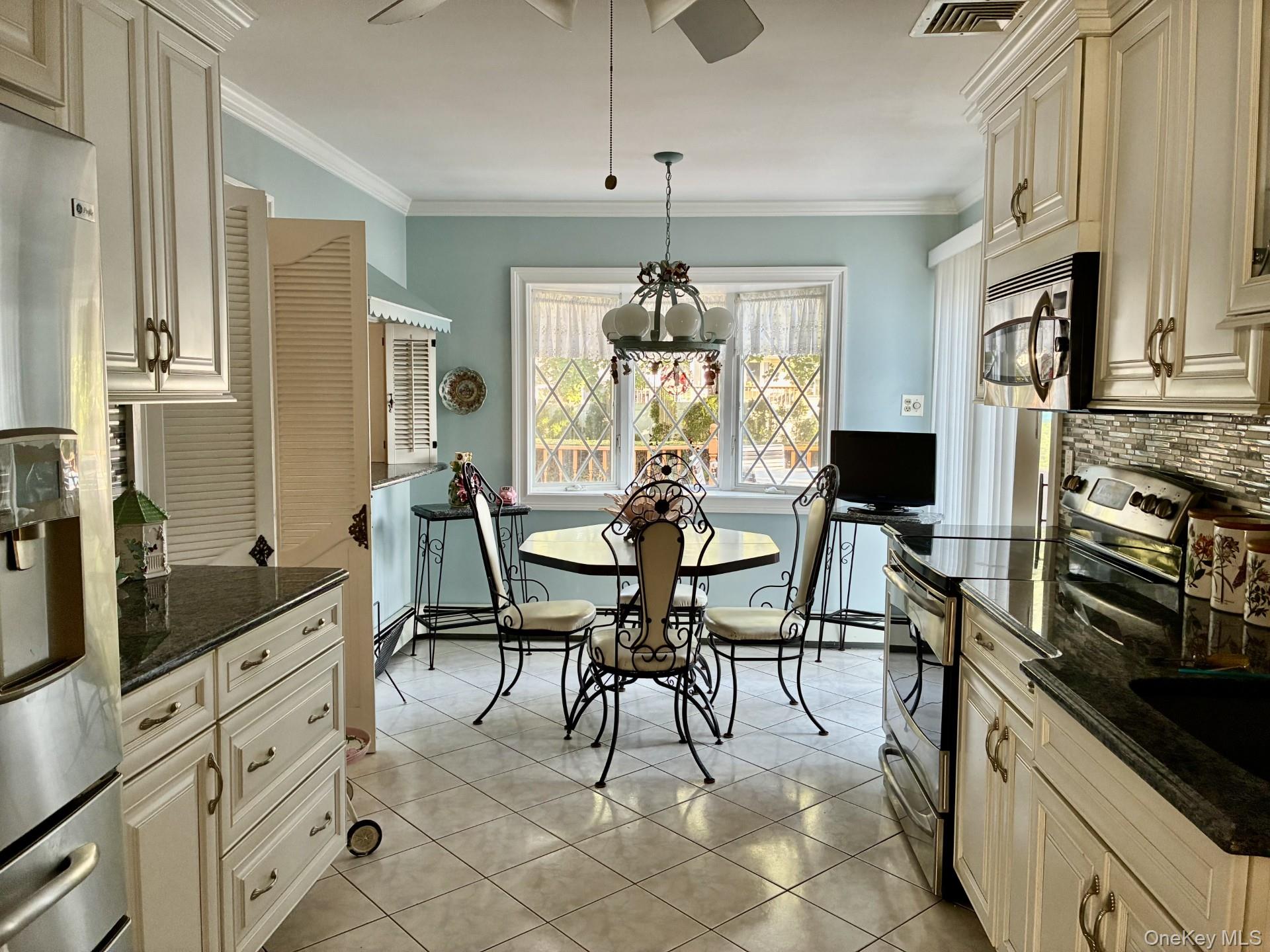 #8 photo, 20 Shelbourne Lane, Commack , NY 11725