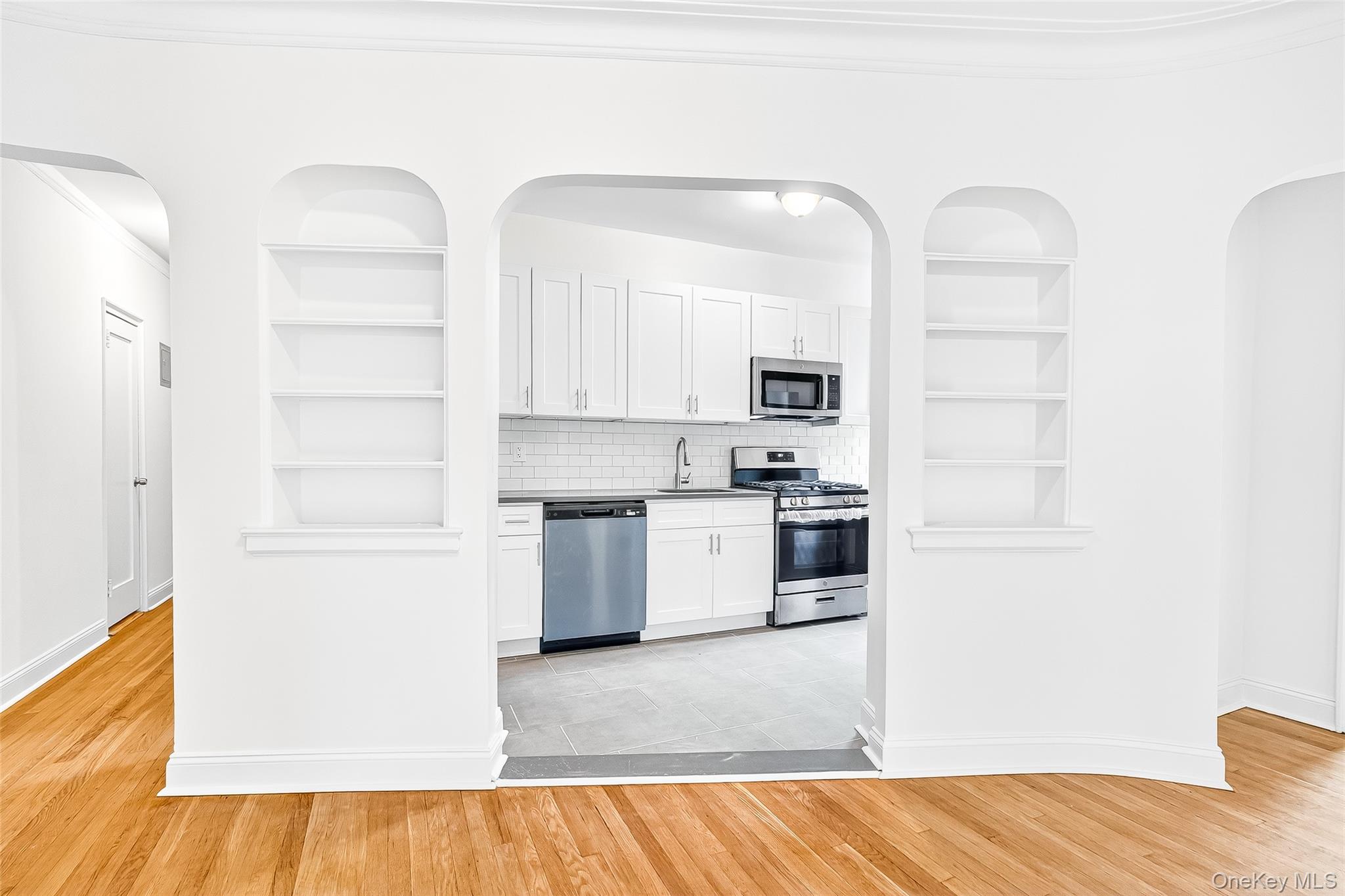 #13 photo, 190 E Mosholu Parkway, Bronx , NY 10458