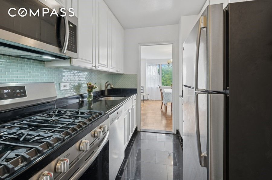 #6 photo, 4525 Henry Hudson Parkway W, Riverdale , NY 10471