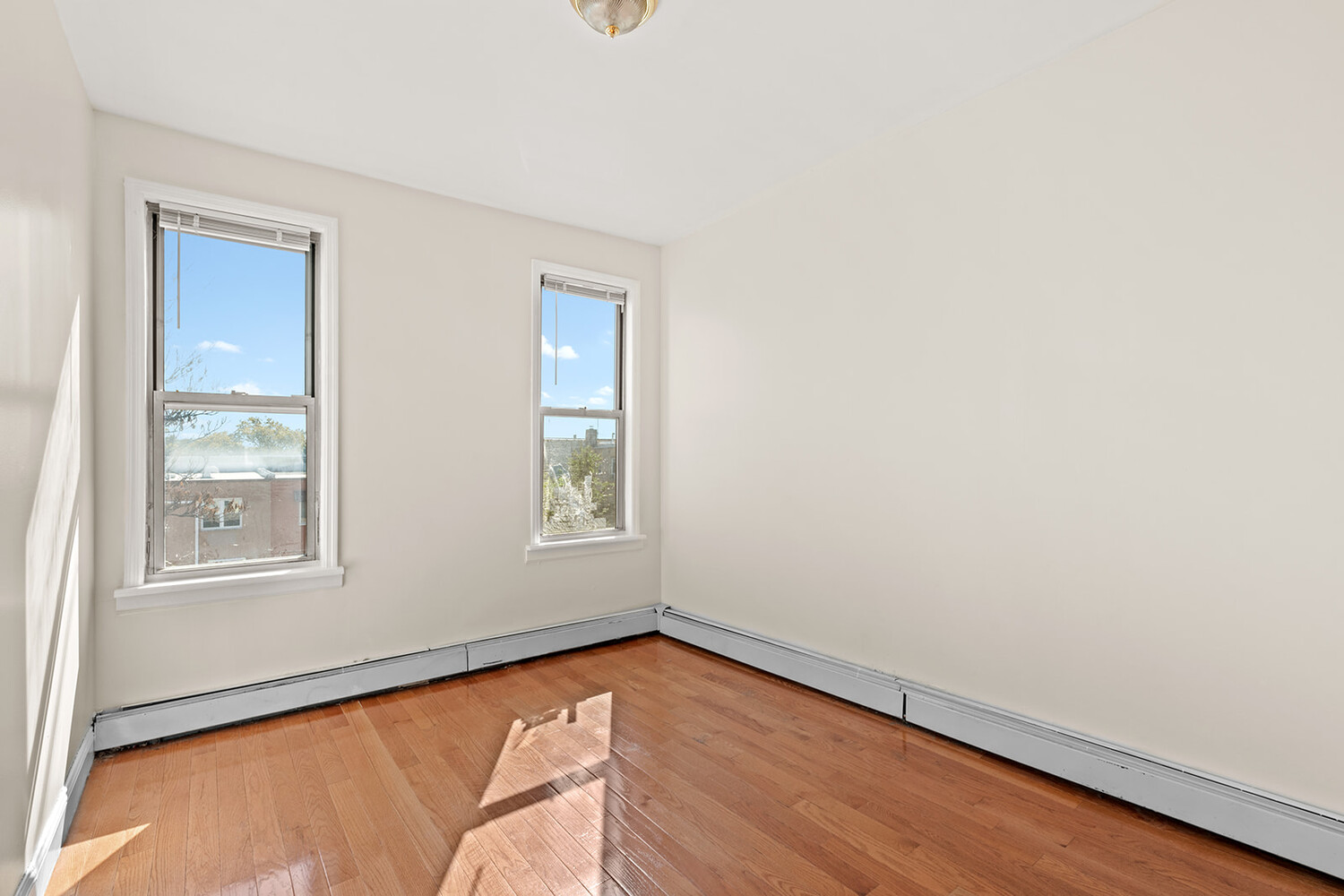 #6 photo, 25-87 46TH Street, クイーンズ区 Astoria , NY 11103