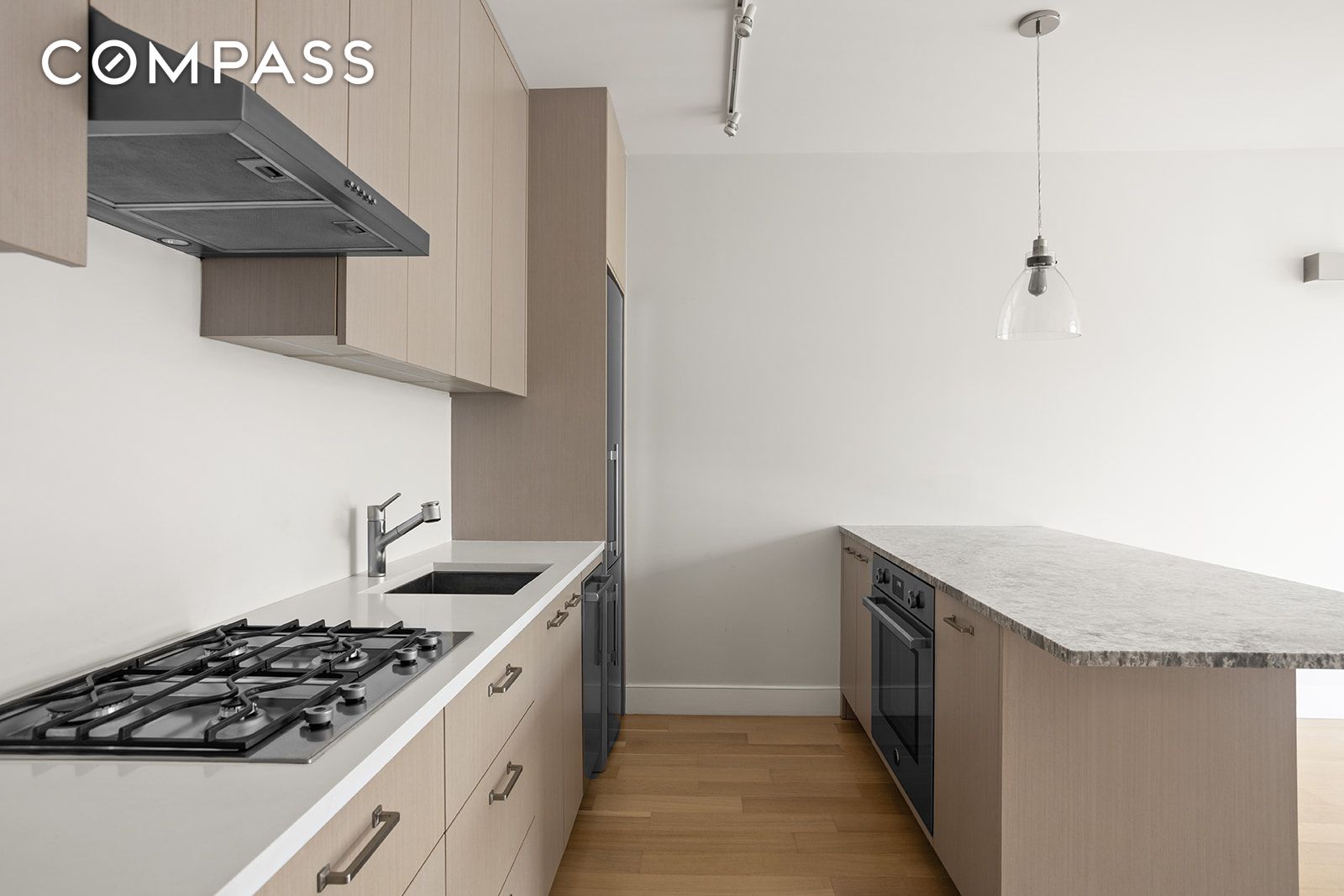 #4 photo, 536 E 13th Street, East Village , NY 10009