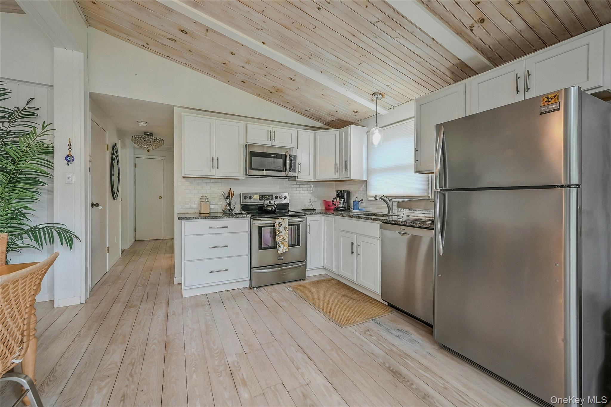 #7 photo, 820 Bray Avenue, Laurel , NY 11948