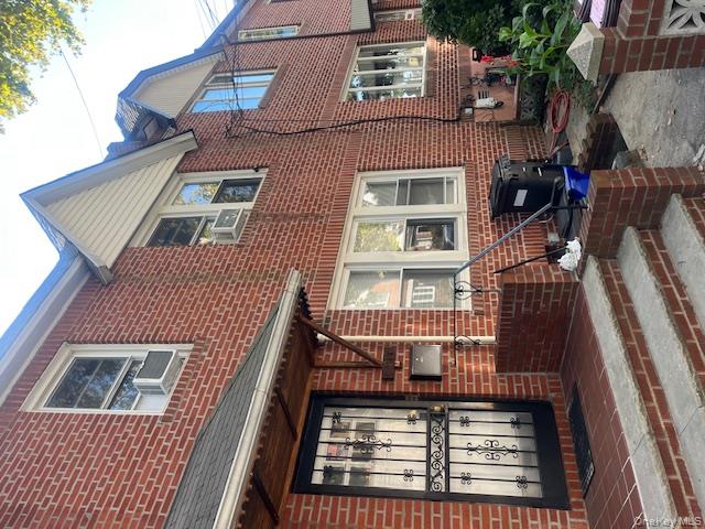 #1 photo, 6417 70th Street, कुईंस Middle Village , NY 11379