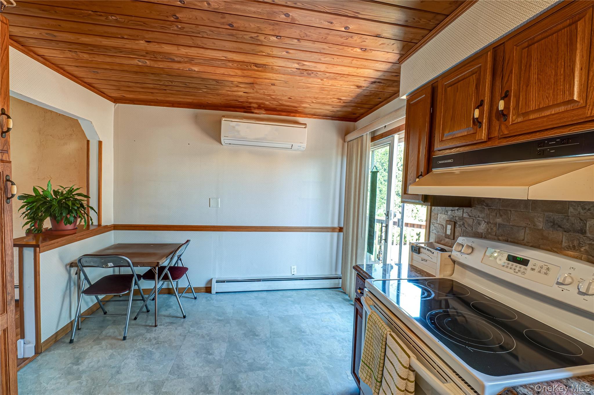 #10 photo, 31 Garden Boulevard, Hicksville , NY 11801