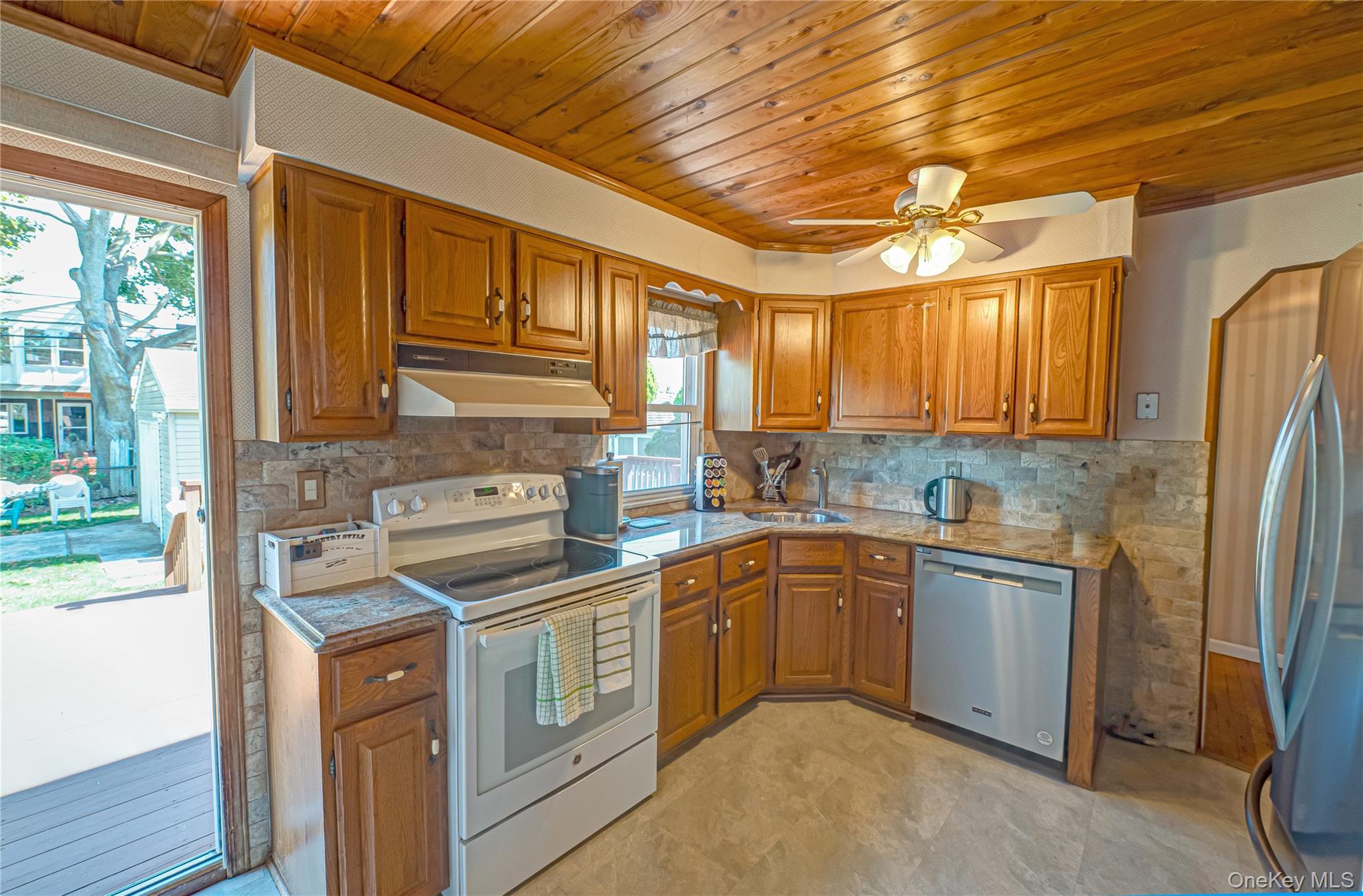 #11 photo, 31 Garden Boulevard, Hicksville , NY 11801