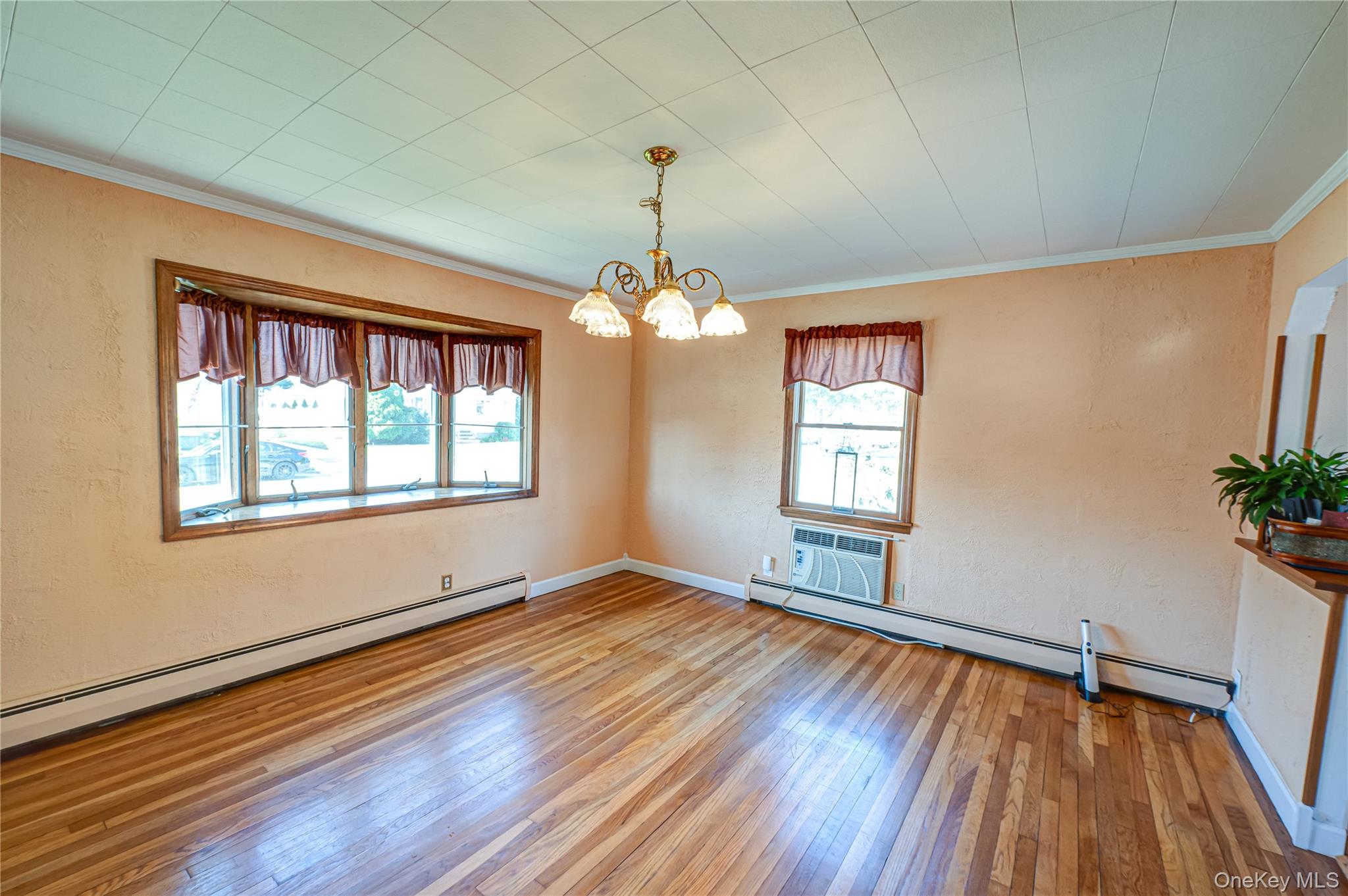 #14 photo, 31 Garden Boulevard, Hicksville , NY 11801