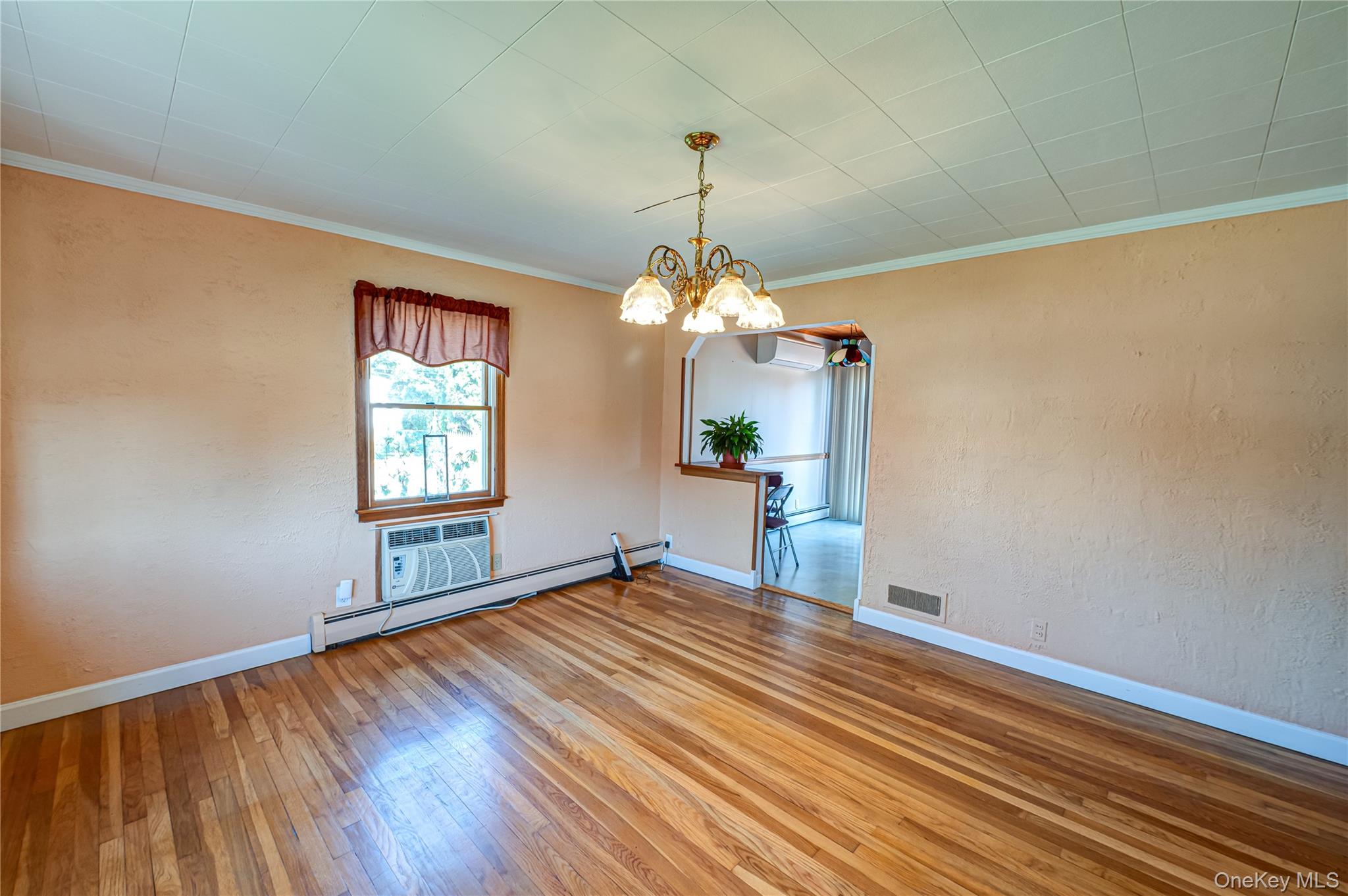 #15 photo, 31 Garden Boulevard, Hicksville , NY 11801