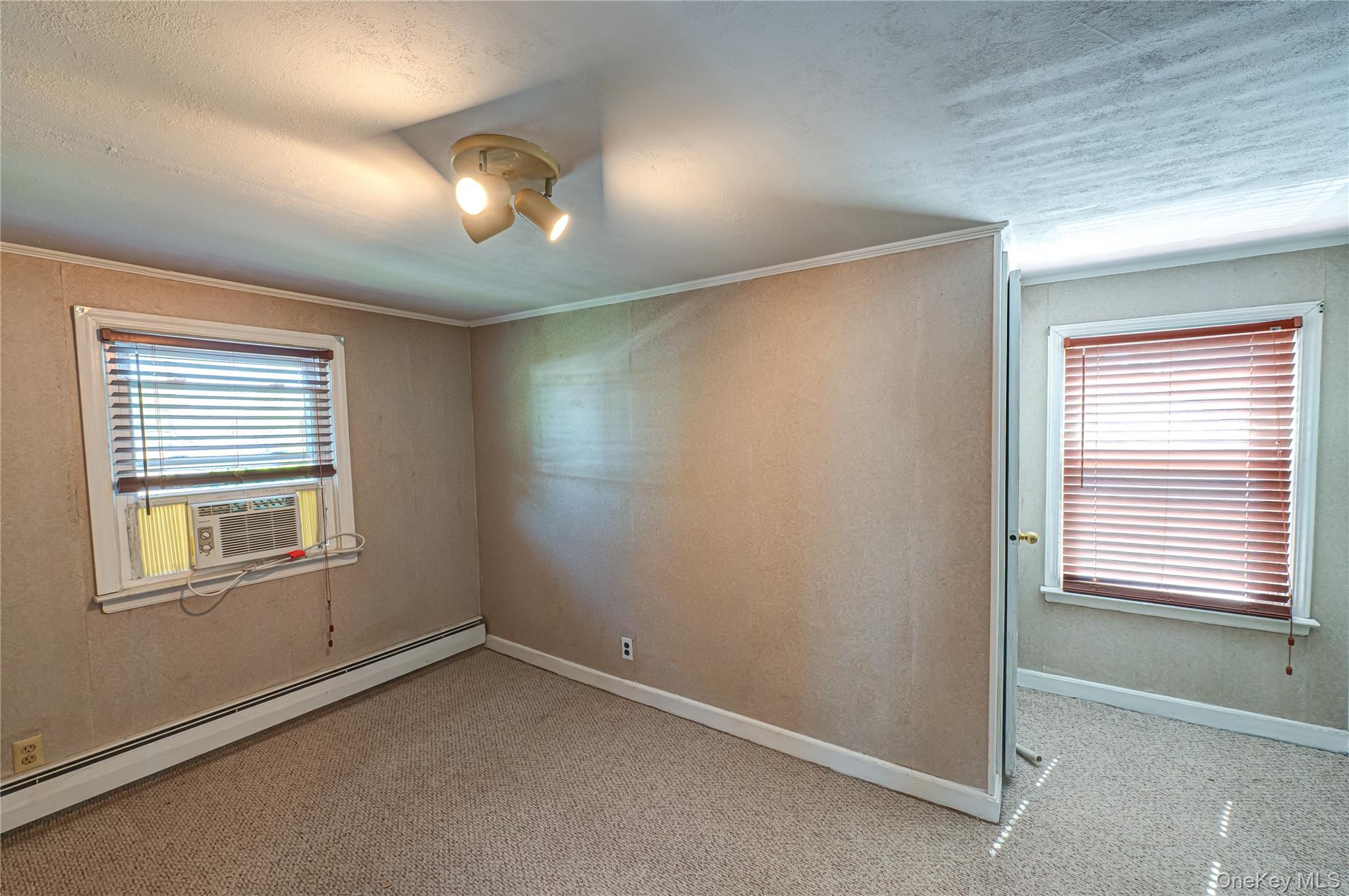 #19 photo, 31 Garden Boulevard, Hicksville , NY 11801