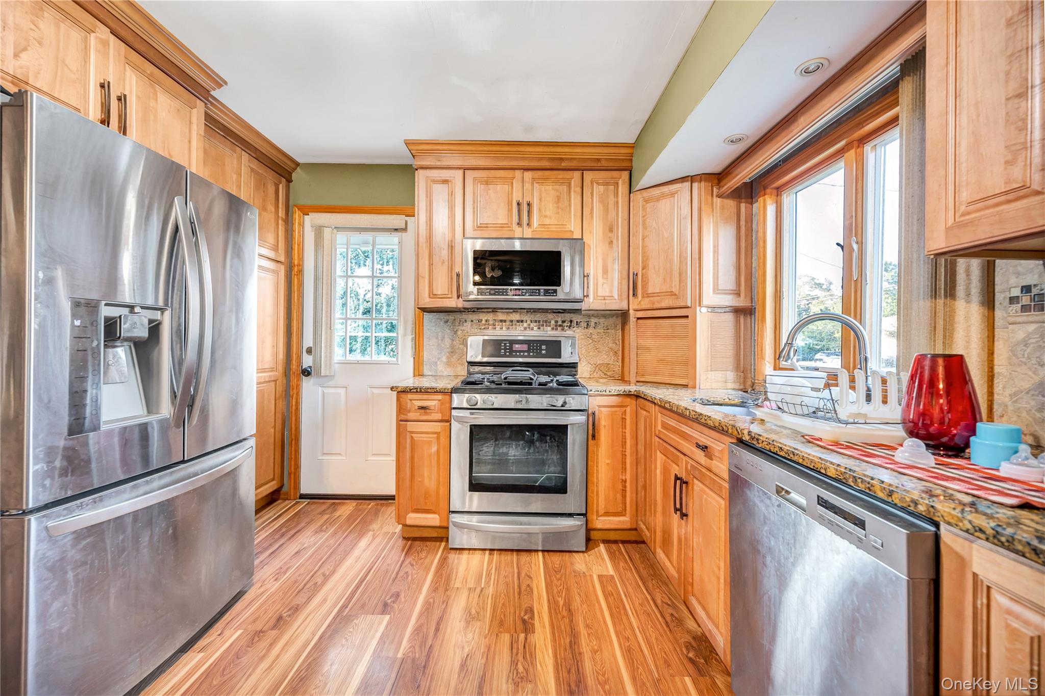 #1 photo, 1614 Brightshore Boulevard, सफ़ोक काउंटी Bay Shore , NY 11706