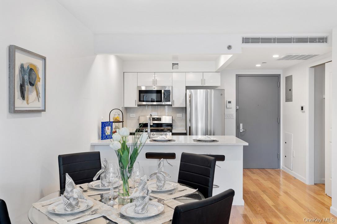 #1 photo, 56-02 31st Avenue, クイーンズ区 Woodside , NY 11377