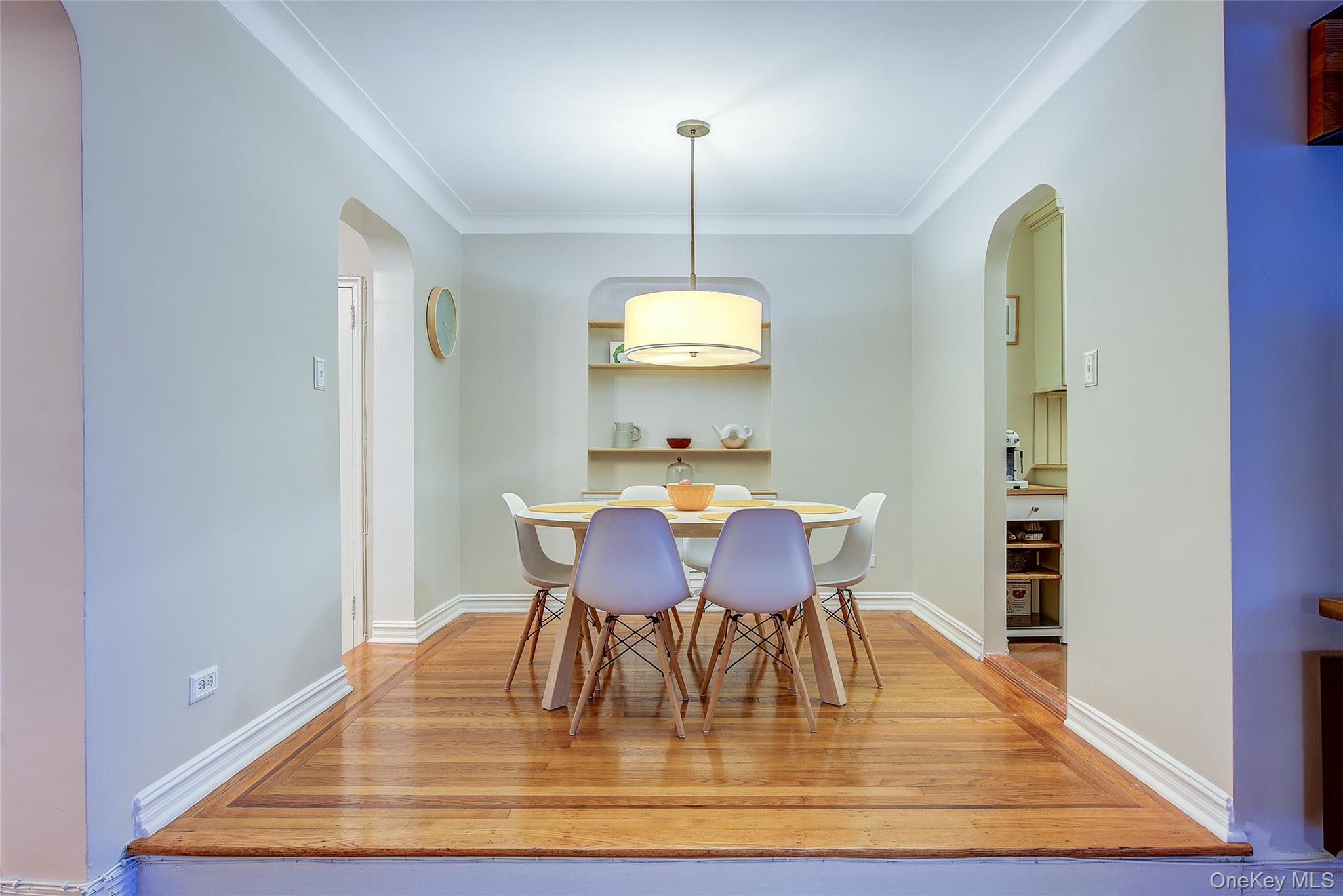 #11 photo, 77-35 113th Street, クイーンズ区 Forest Hills , NY 11375