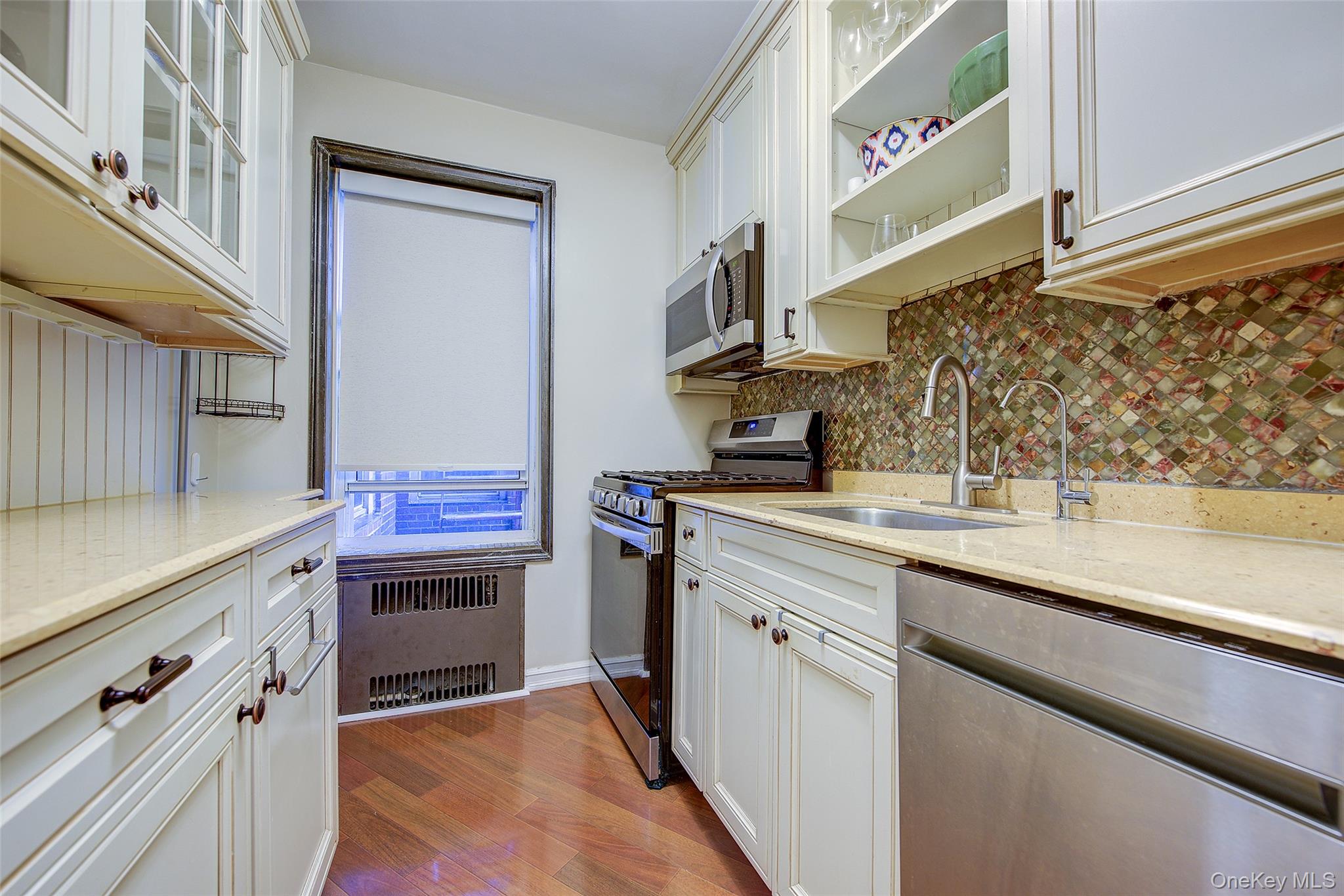 #12 photo, 77-35 113th Street, クイーンズ区 Forest Hills , NY 11375