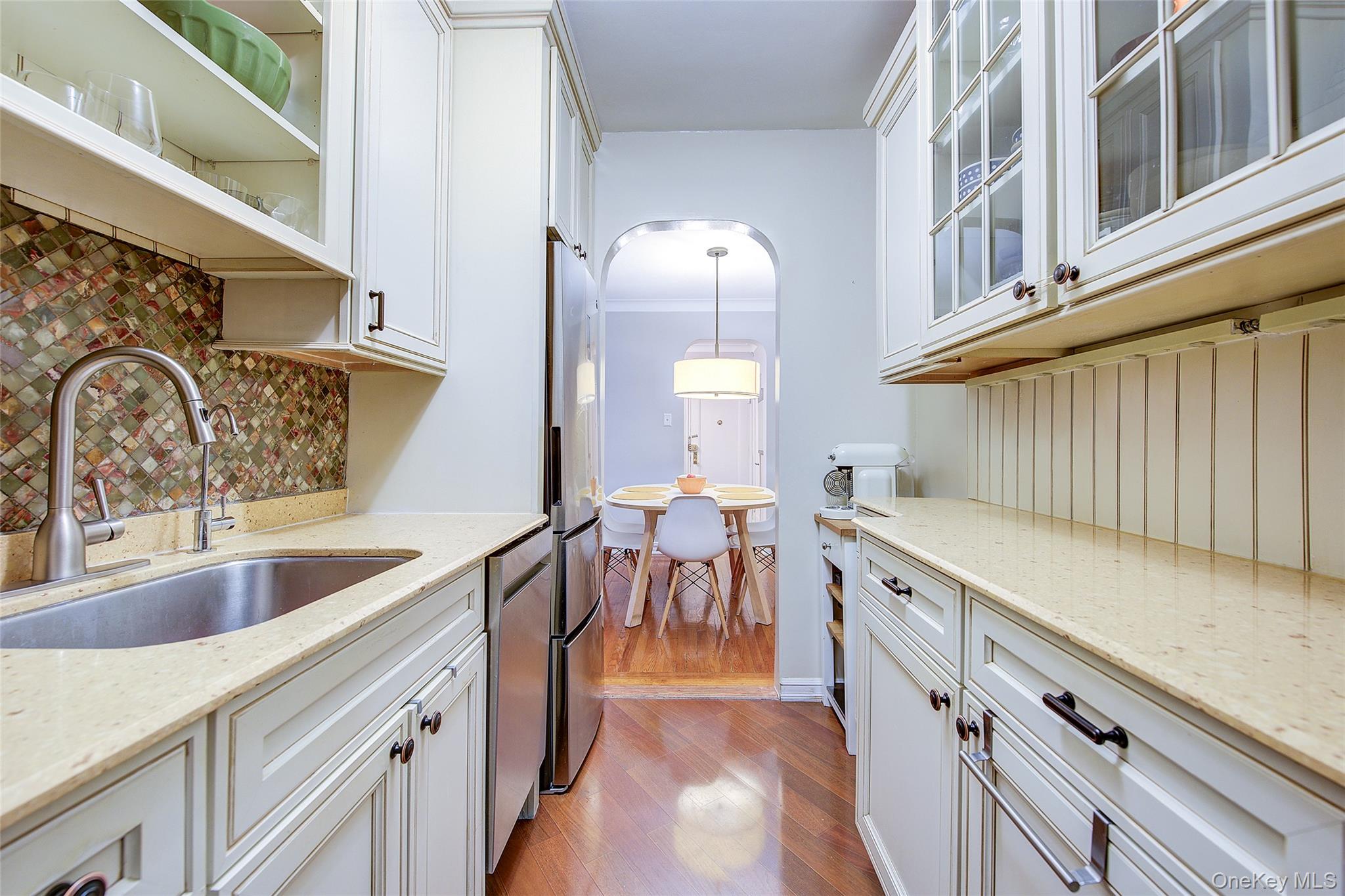 #15 photo, 77-35 113th Street, クイーンズ区 Forest Hills , NY 11375