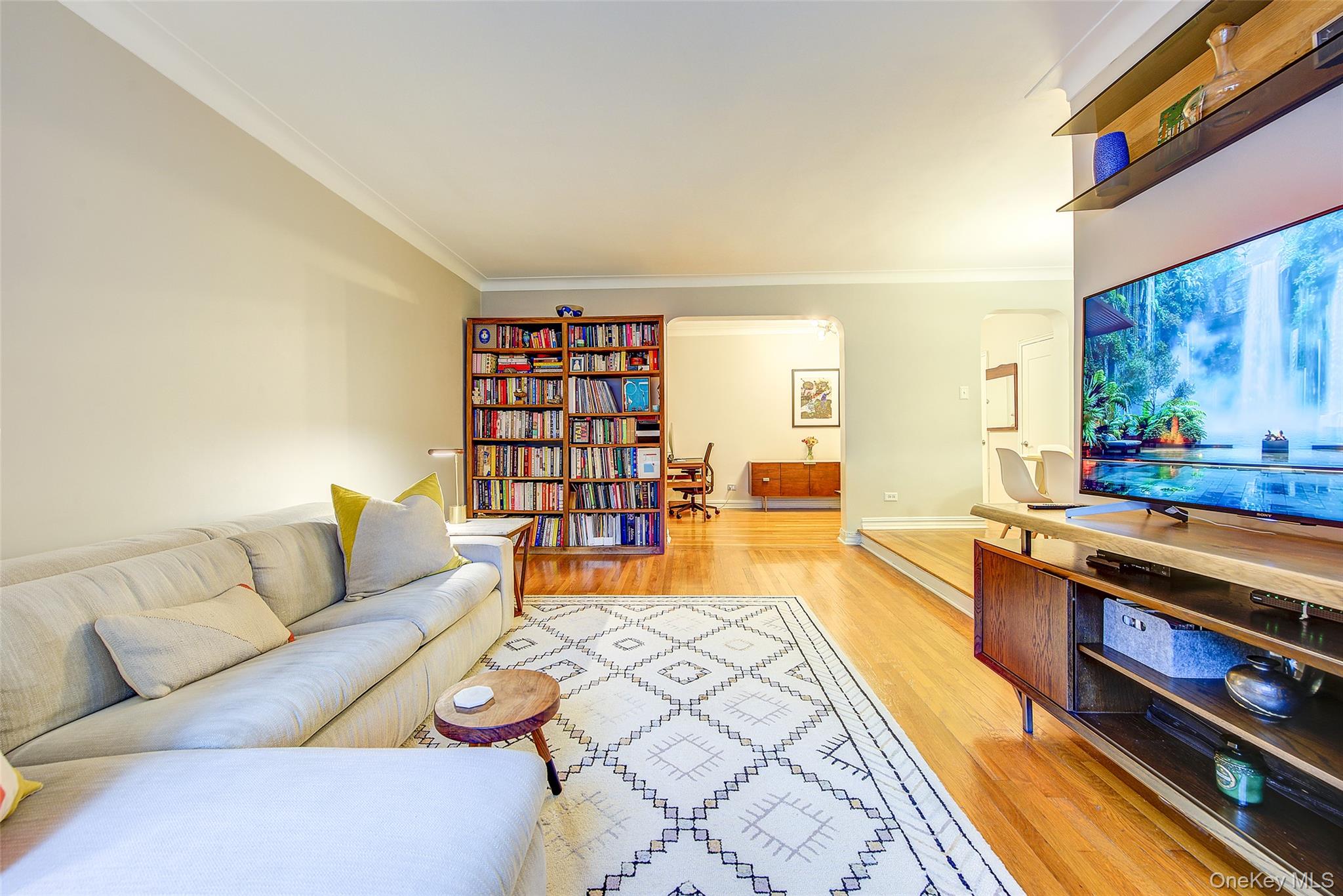 #8 photo, 77-35 113th Street, クイーンズ区 Forest Hills , NY 11375