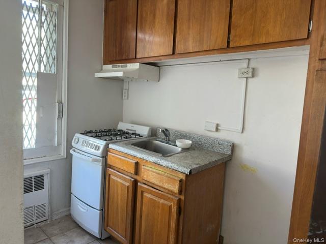 #8 photo, 1332 Metropolitan Avenue, Bronx , NY 10462