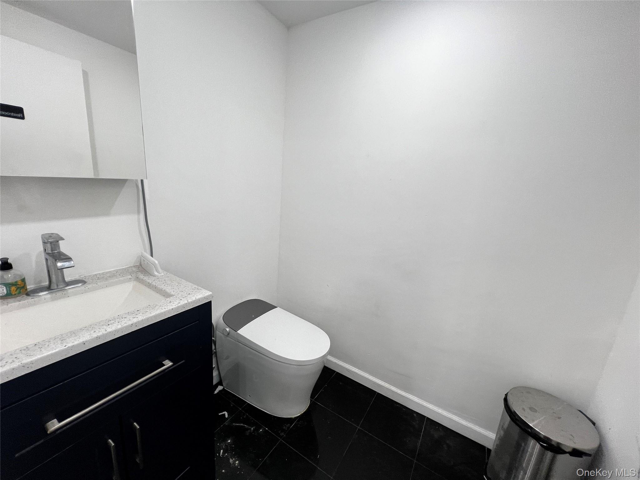 #4 photo, 136-81 Roosevelt Avenue, Flushing , NY 11354