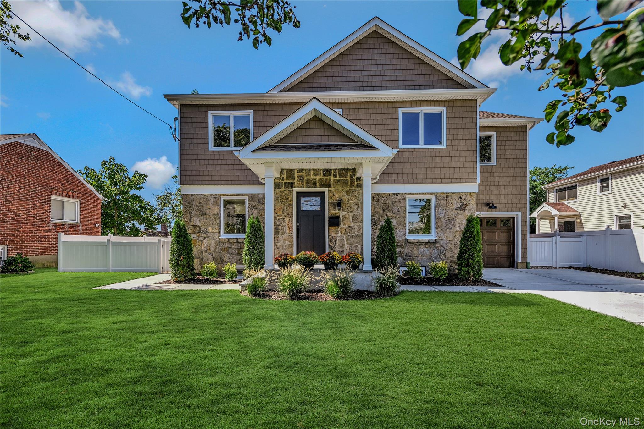 #1 photo, 45 Brunswick Avenue, नासाउ काउंटी Williston Park , NY 11596