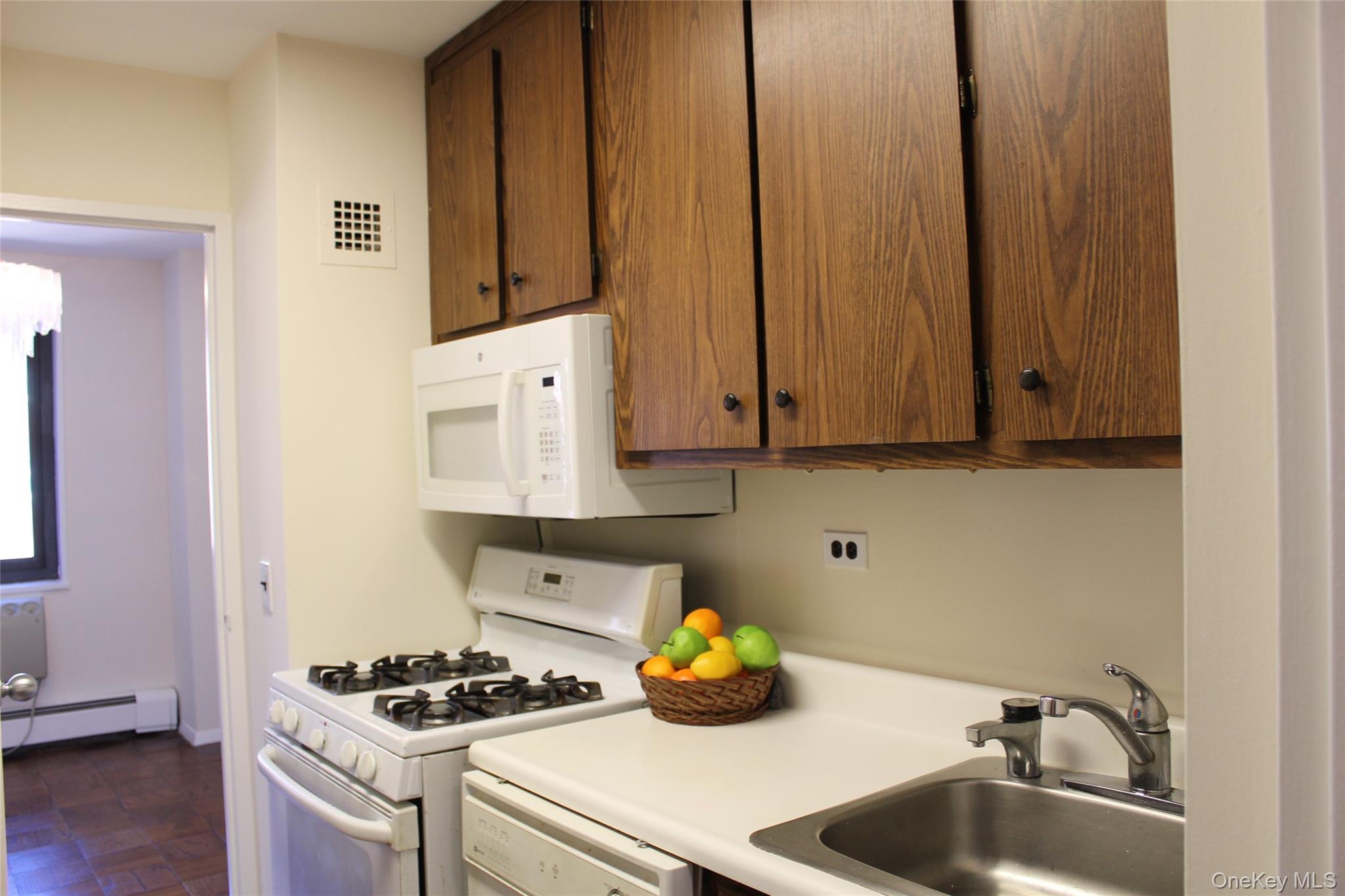 #7 photo, 100 E Hartsdale Avenue, Hartsdale , NY 10530