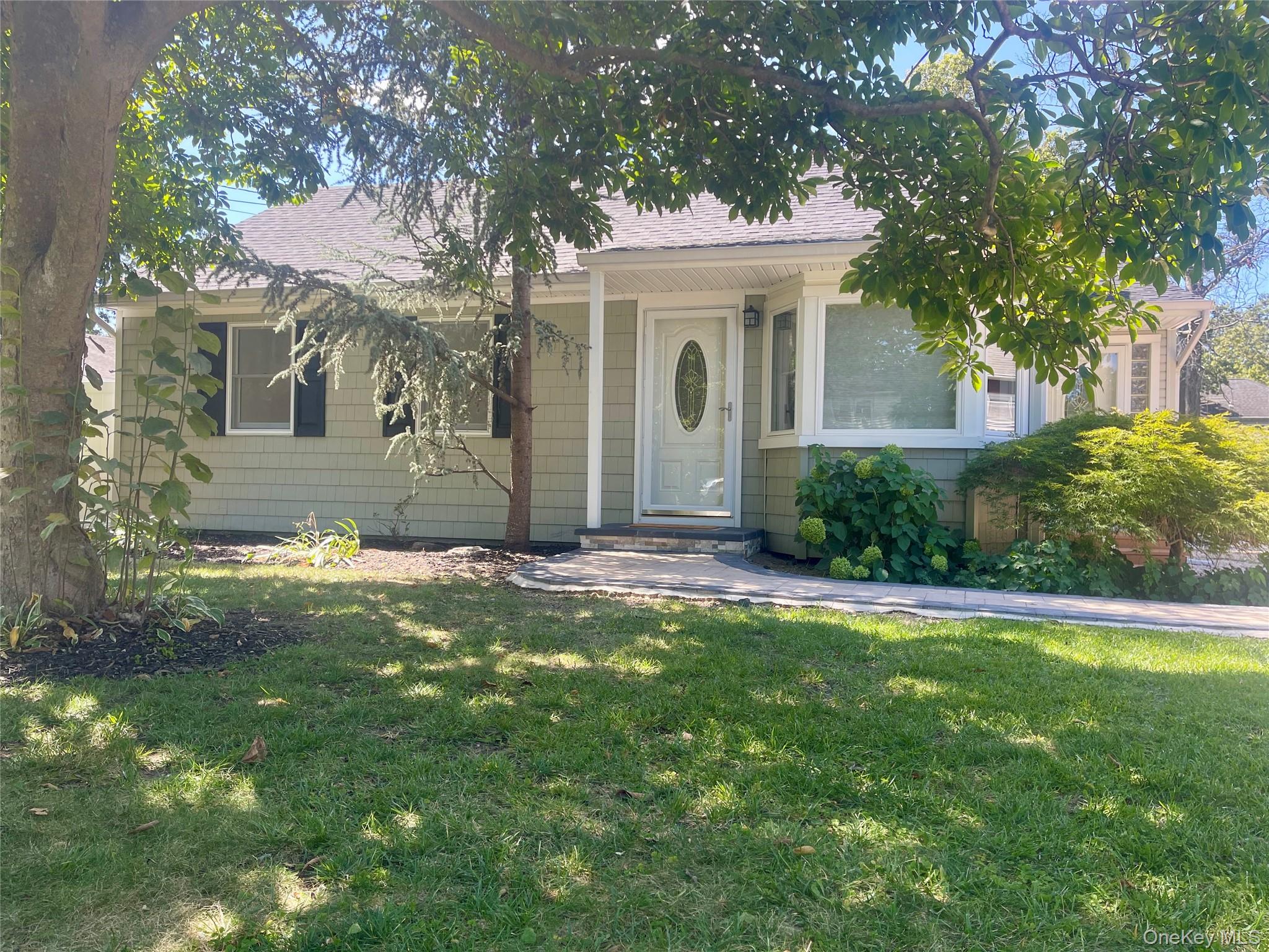 #1 photo, 20 Pequot Lane, 东长岛 东艾斯利普 East Islip , NY 11730