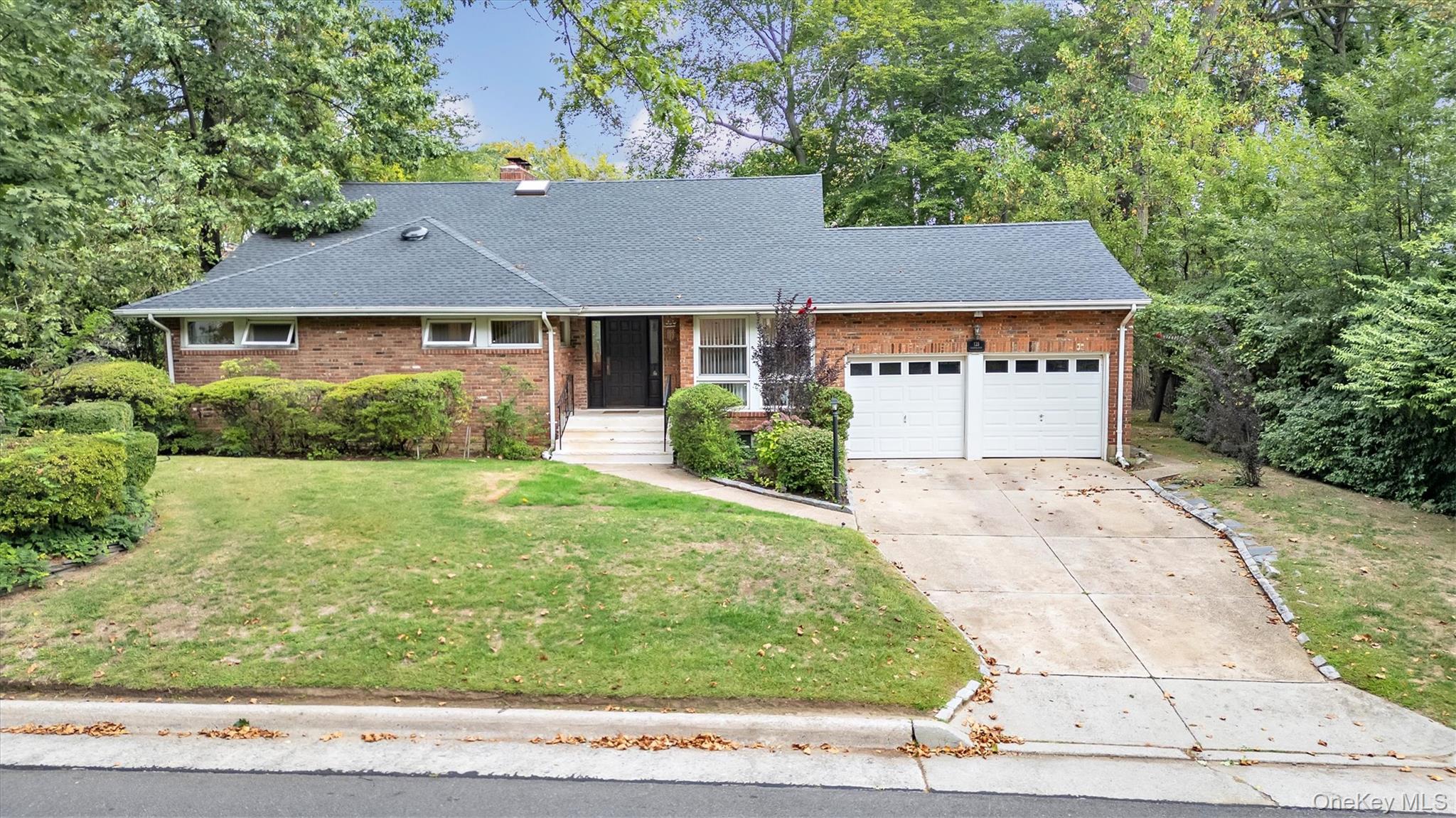 #1 photo, 125 Colonial Road, Great Neck , NY 11021