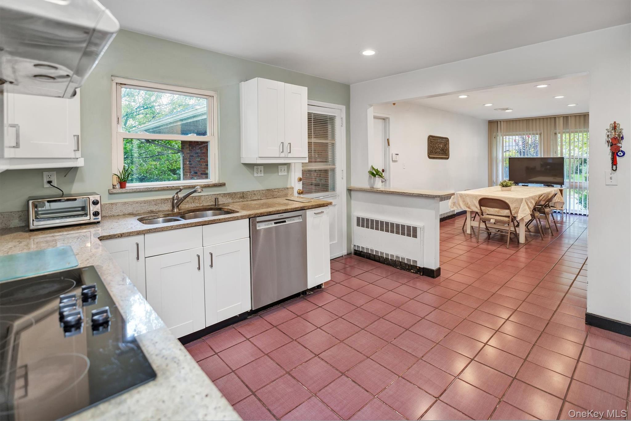 #16 photo, 125 Colonial Road, Great Neck , NY 11021