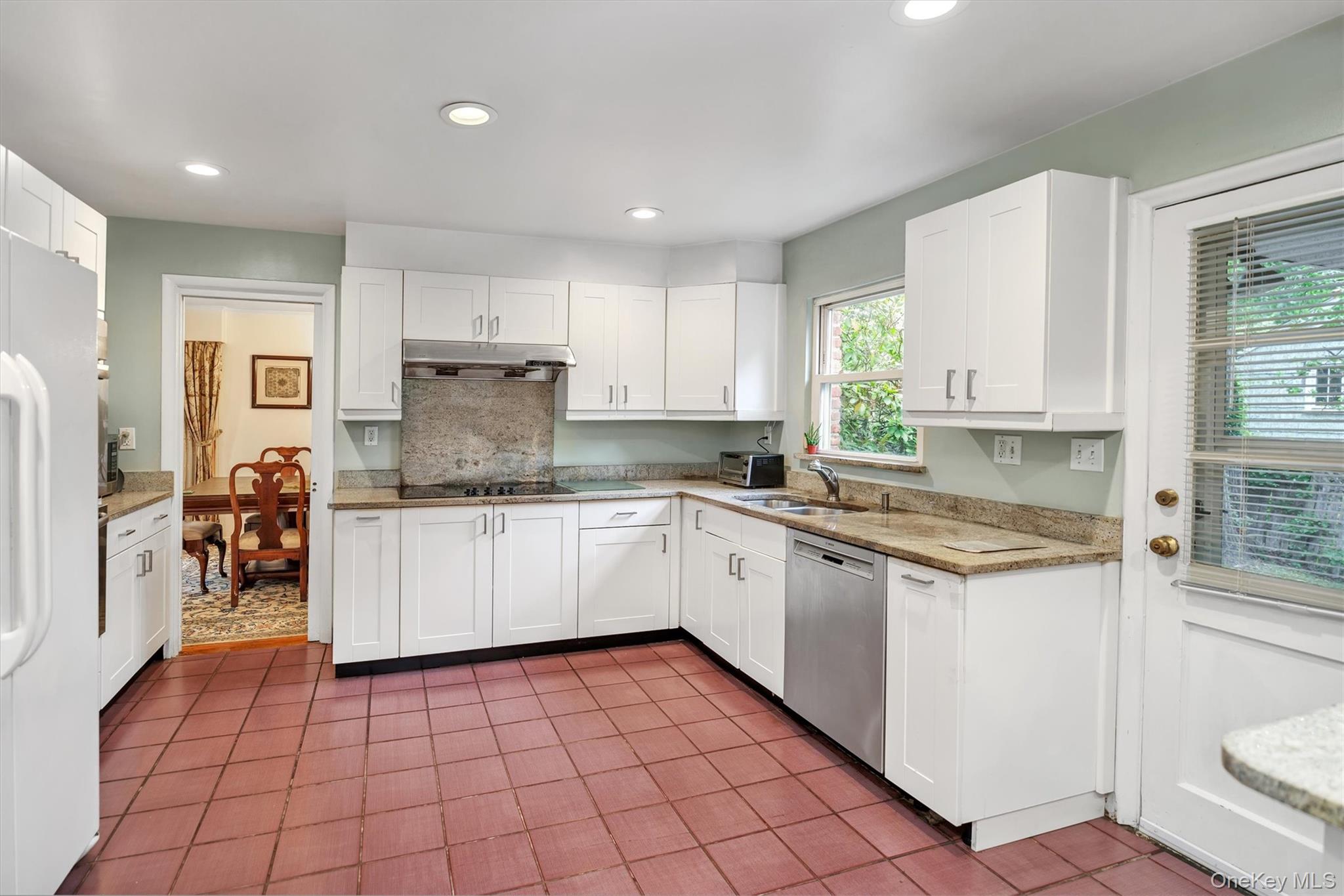 #17 photo, 125 Colonial Road, Great Neck , NY 11021