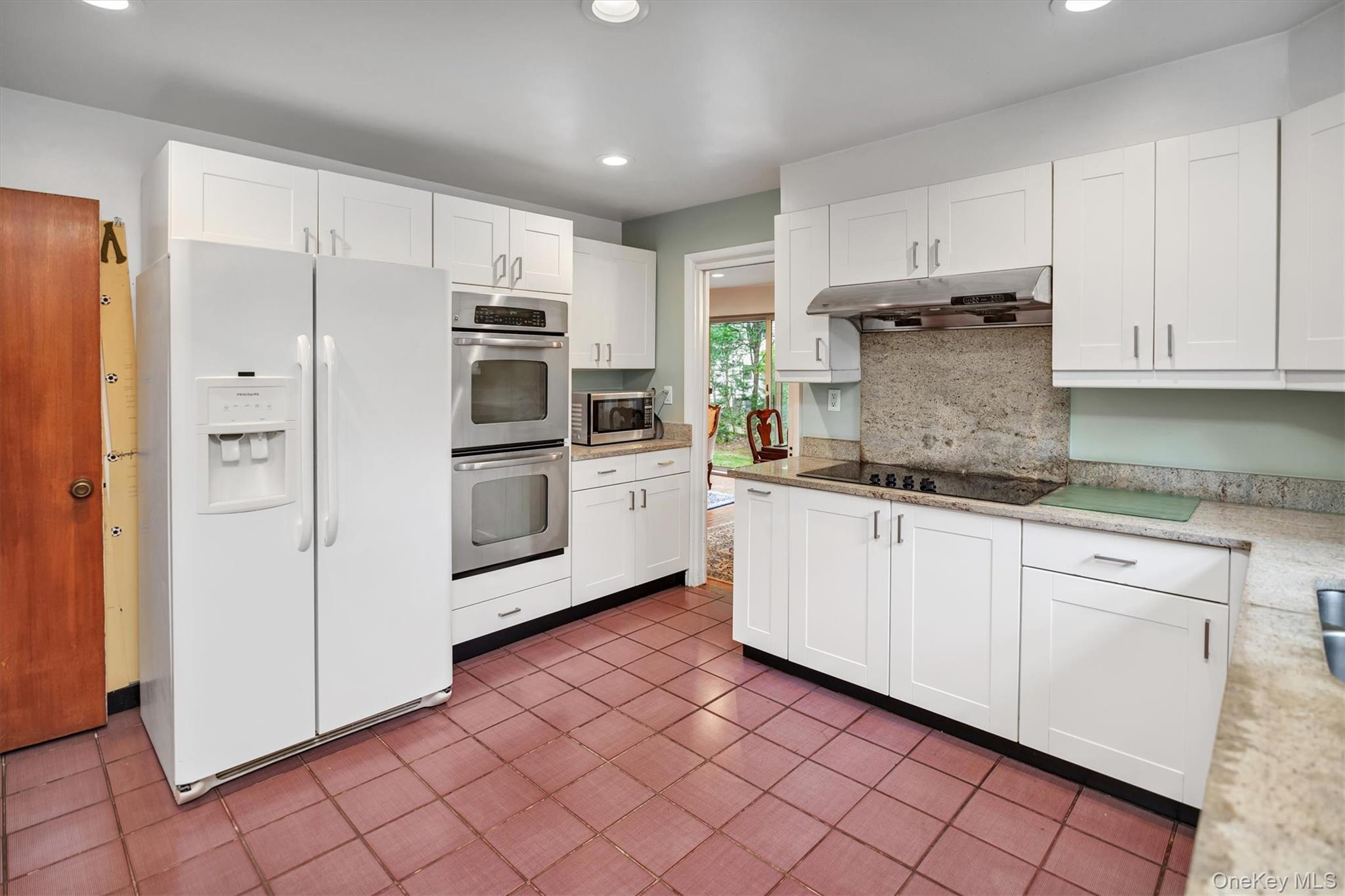 #19 photo, 125 Colonial Road, Great Neck , NY 11021