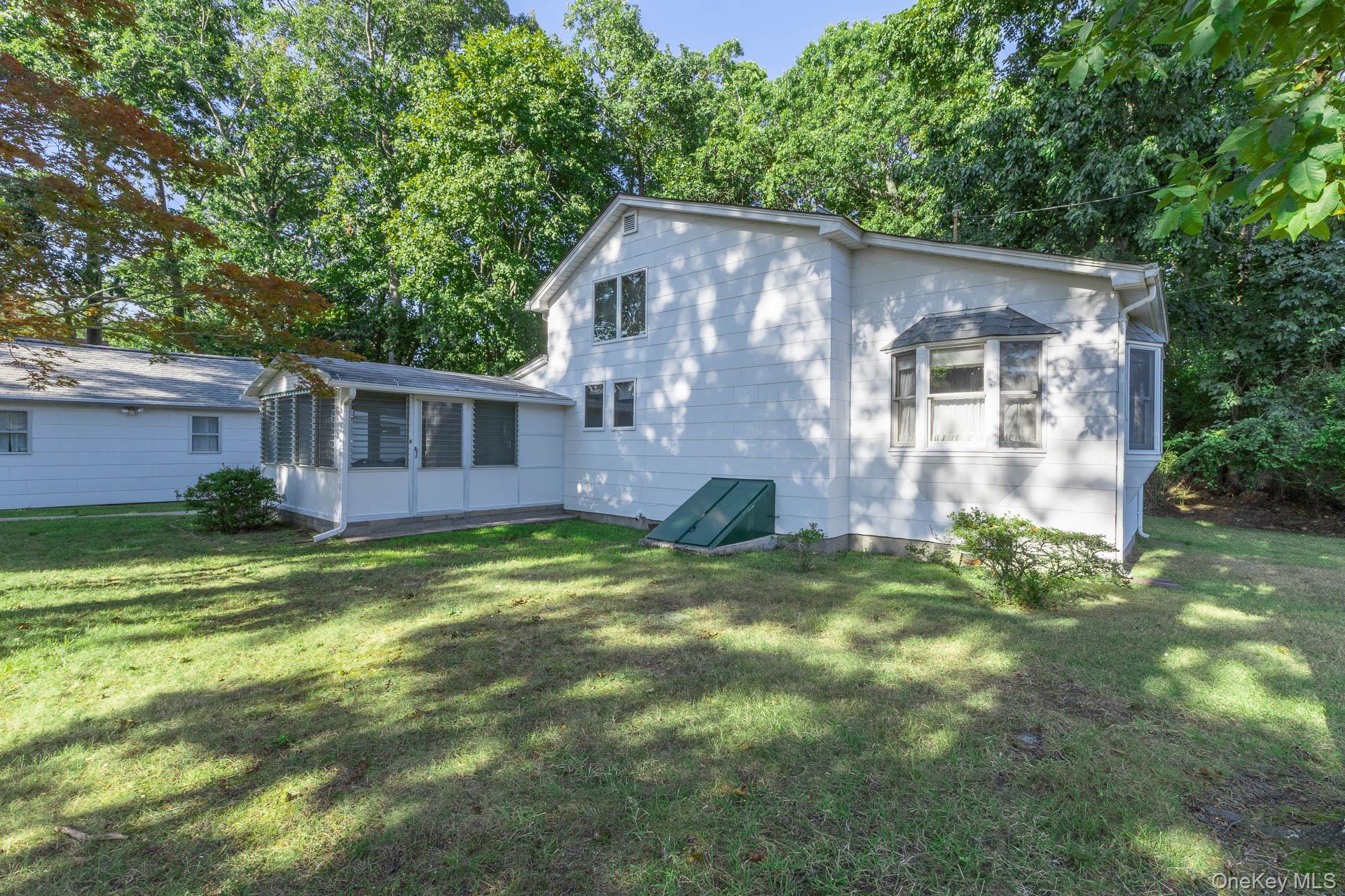 #18 photo, 261 Elm Road, Mastic Beach , NY 11951