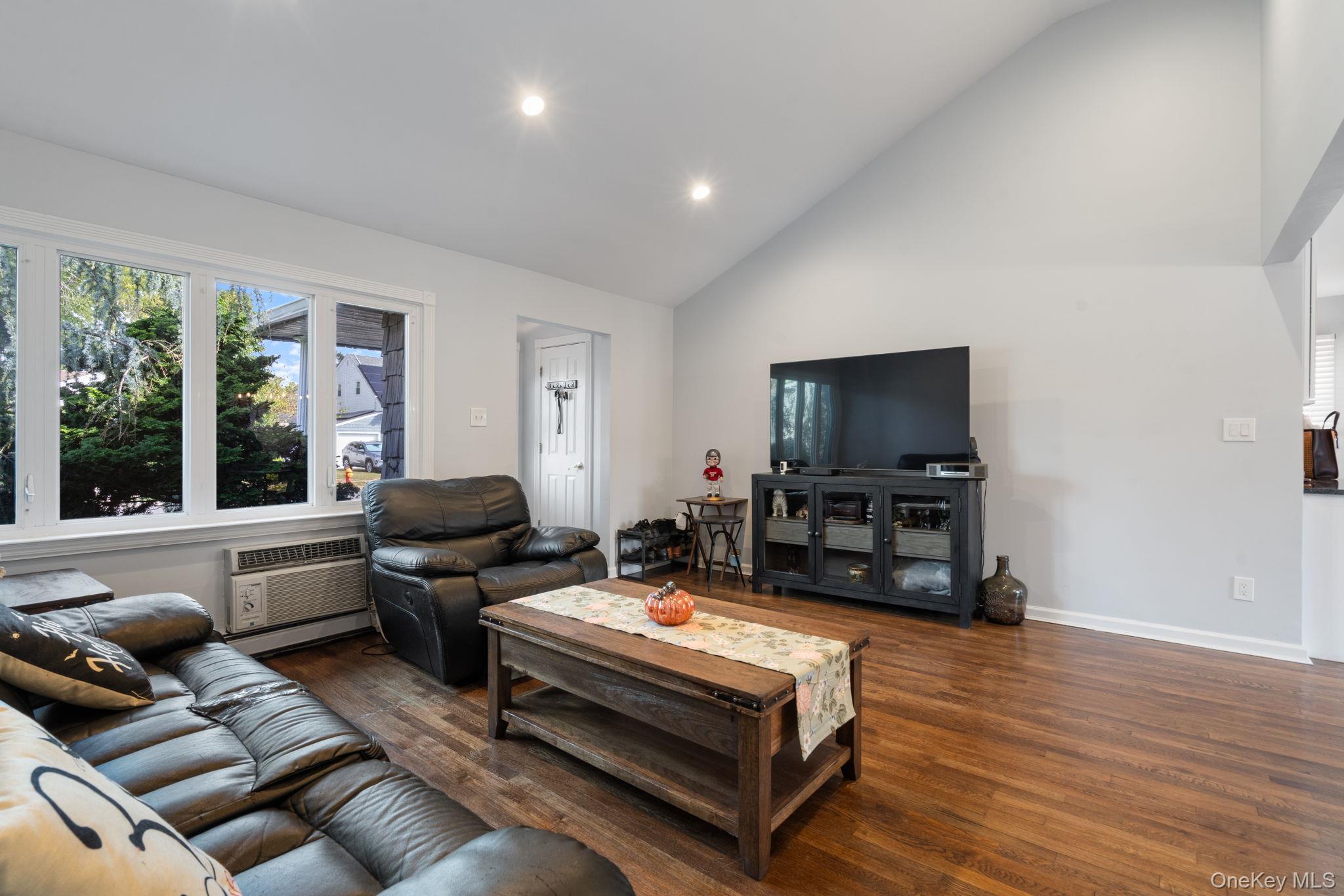 #10 photo, 68 Thorne Avenue, North Massapequa , NY 11758