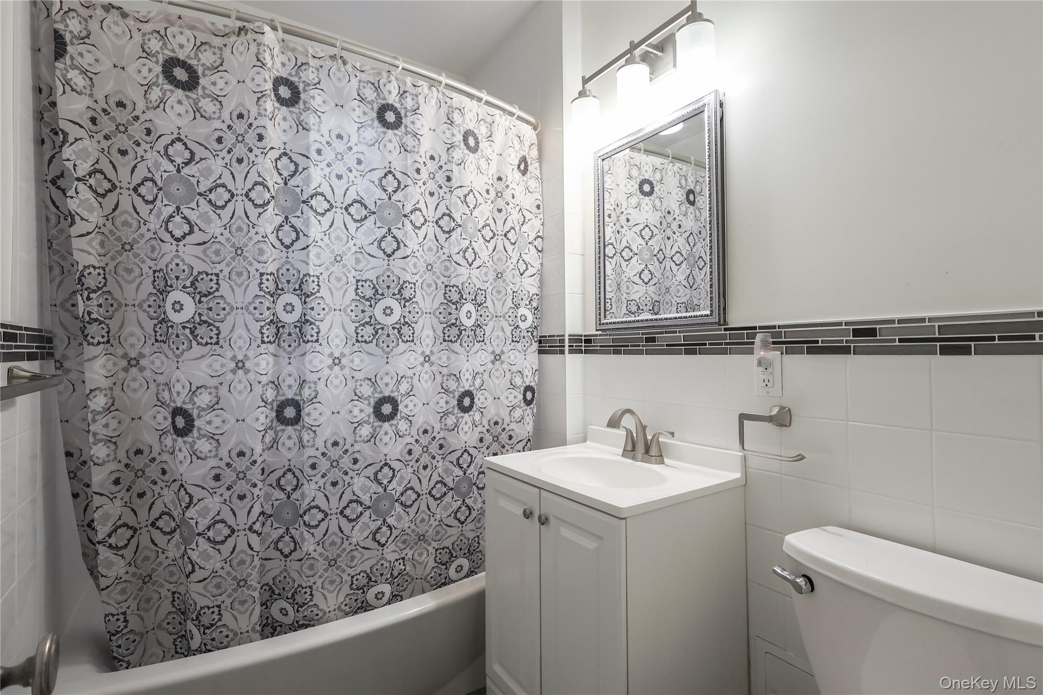 #12 photo, 84-51 Beverly Rd, Kew Gardens , NY 11415