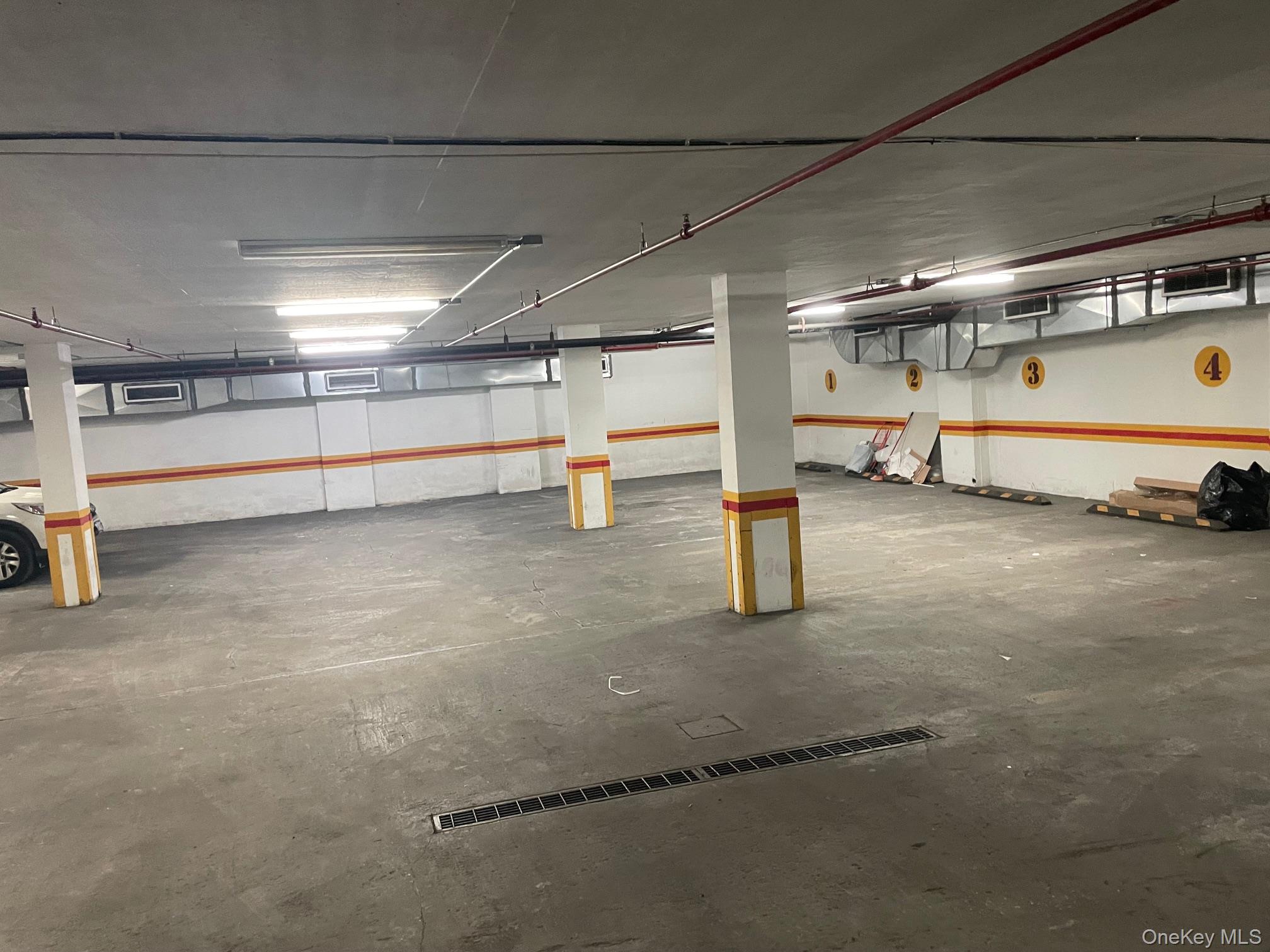 #13 photo, 41-42 College Point Boulevard, クイーンズ区 Flushing , NY 11355