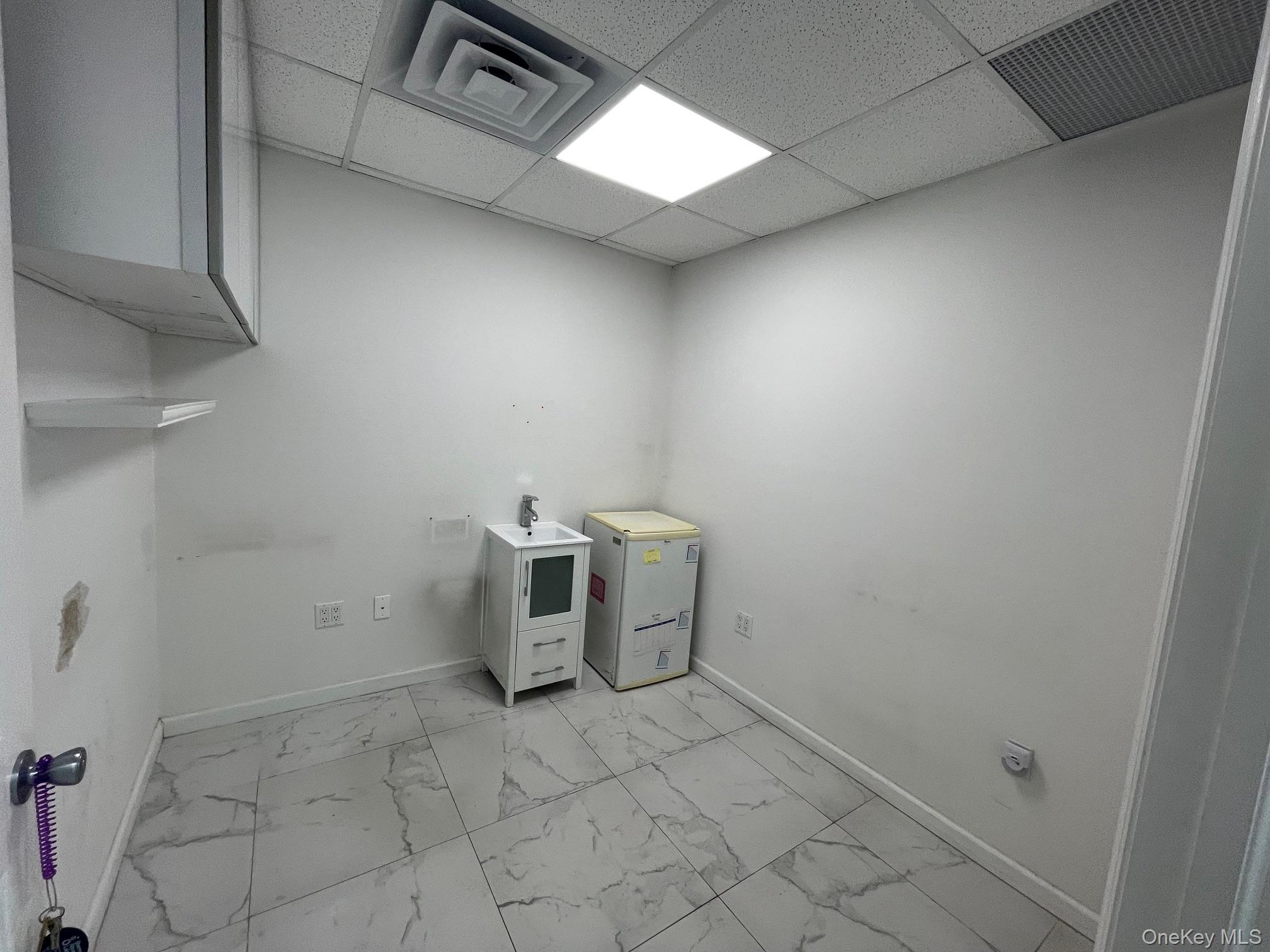 #8 photo, 41-42 College Point Boulevard, クイーンズ区 Flushing , NY 11355