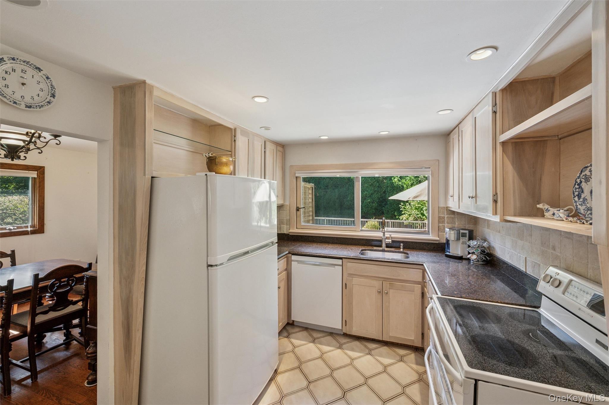 #11 photo, 15 Windwood Court, サフォーク郡 Westhampton , NY 11977